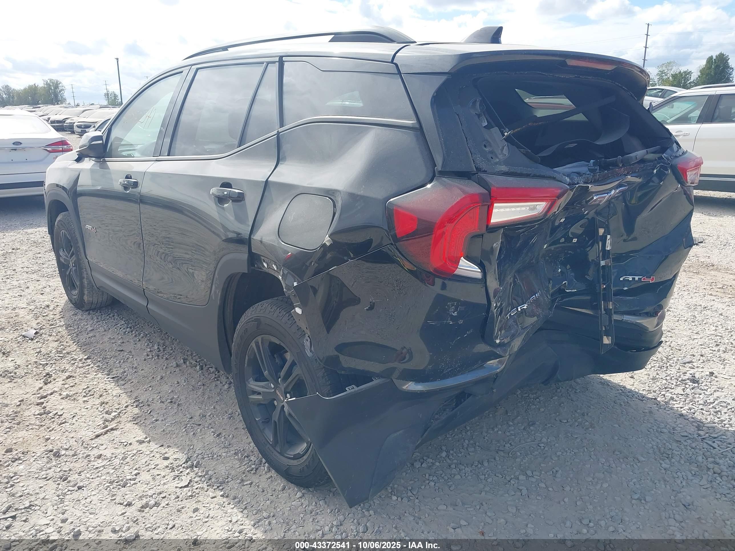 GMC TERRAIN image 3