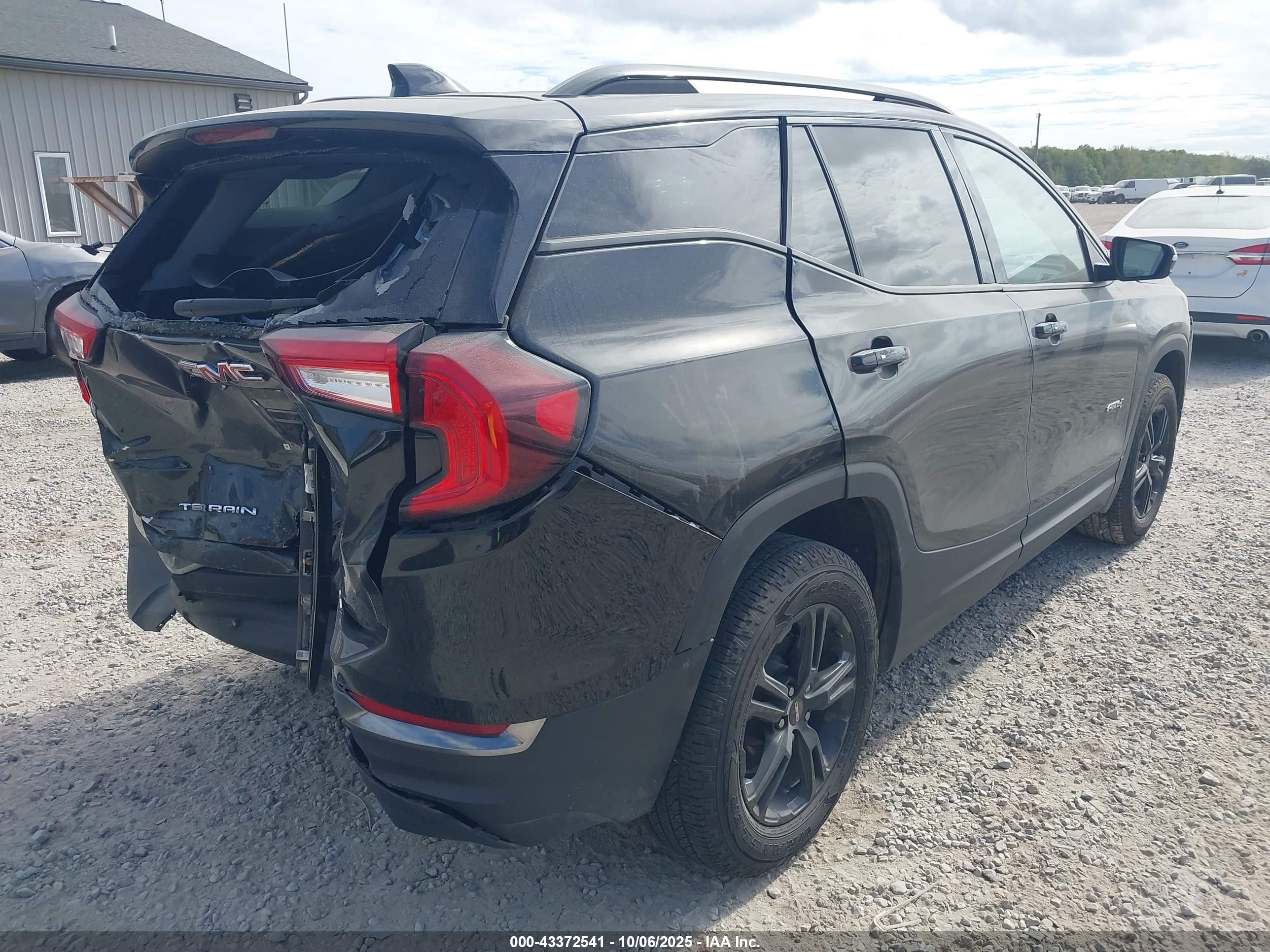 GMC TERRAIN image 4