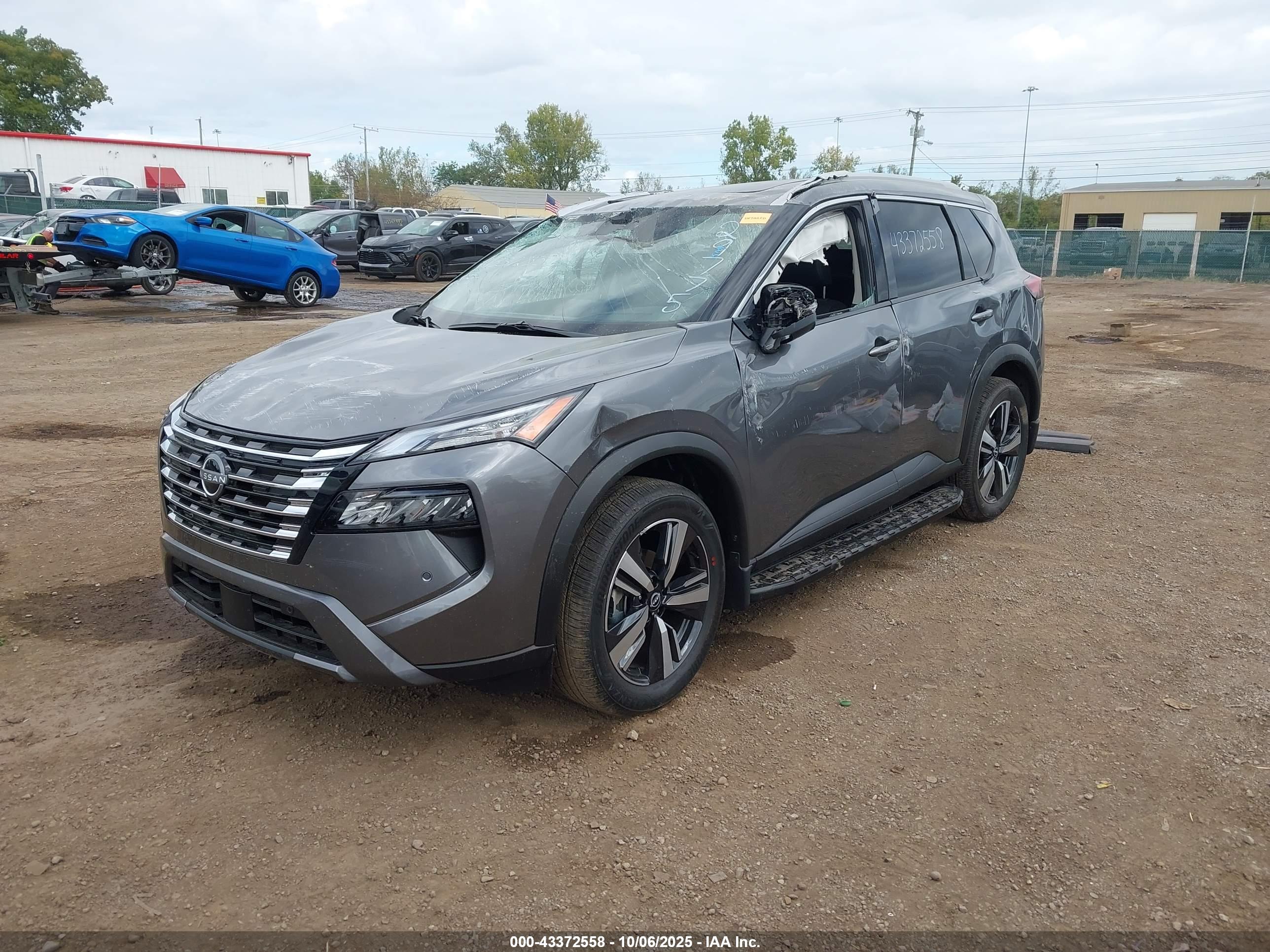 NISSAN ROGUE image 2