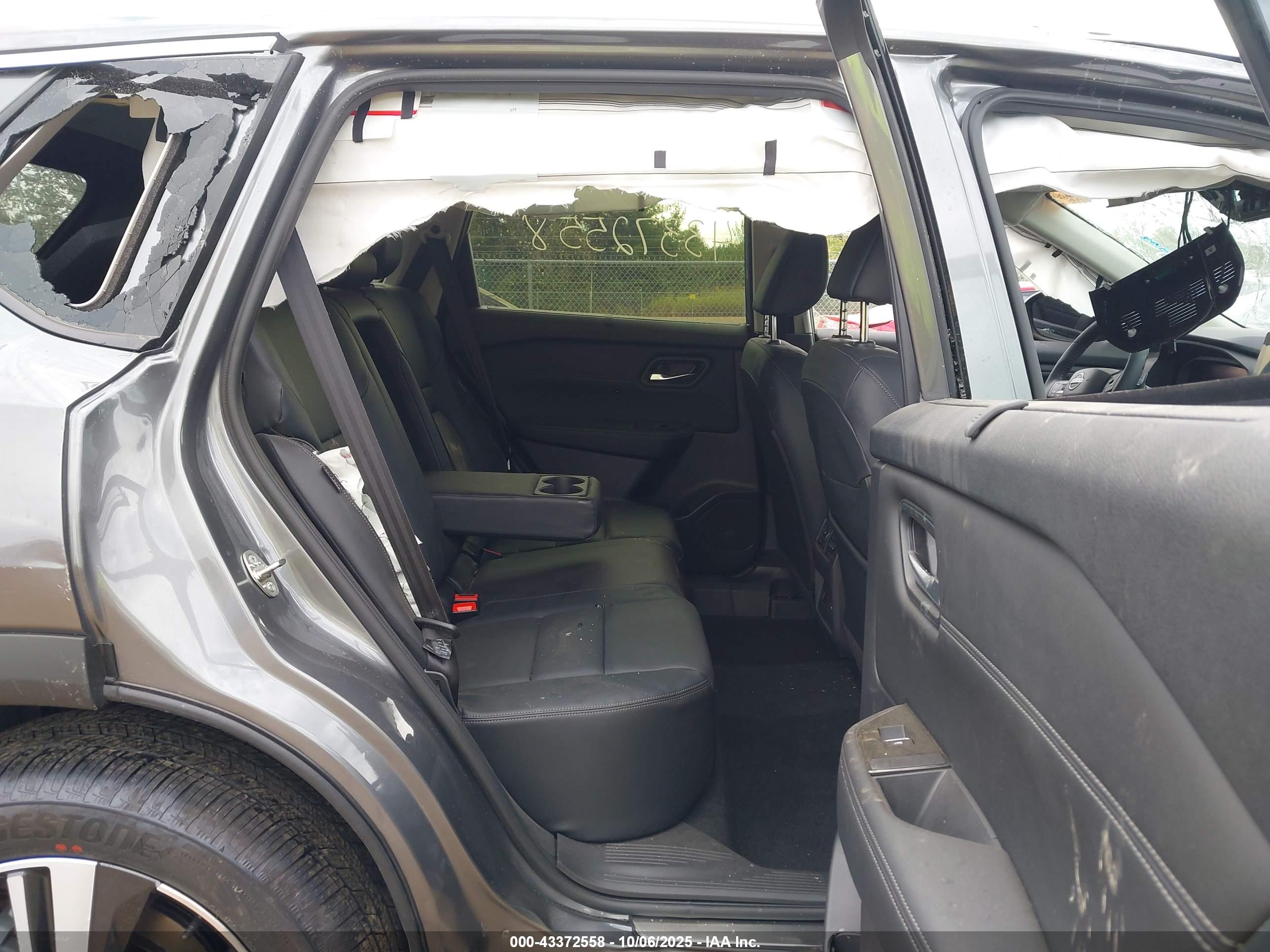 NISSAN ROGUE image 8