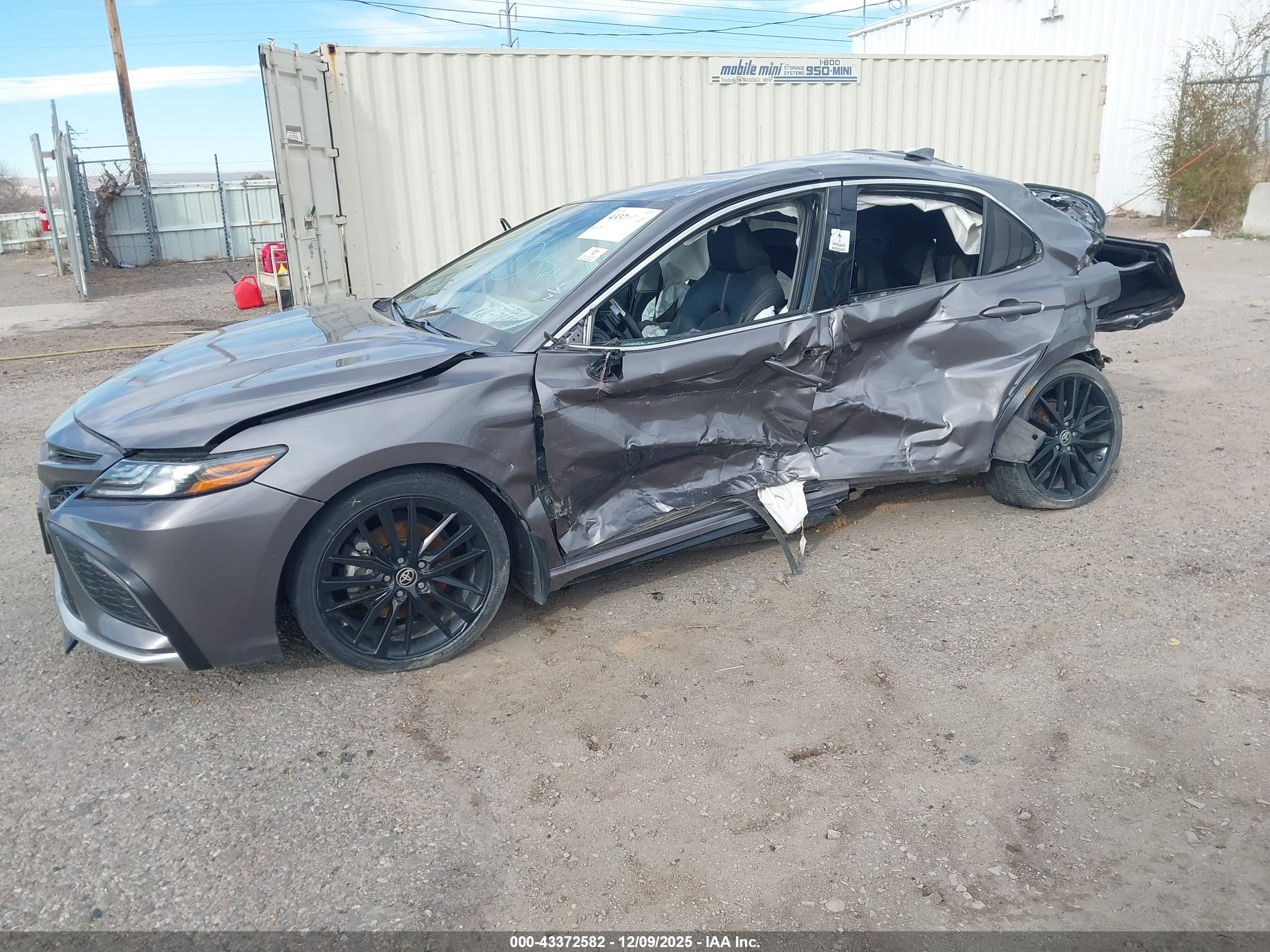 TOYOTA CAMRY image 2