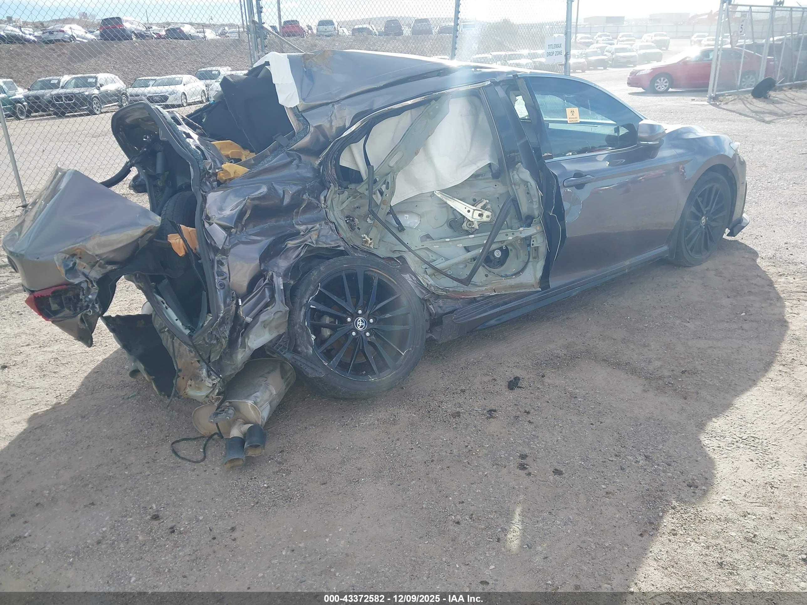 TOYOTA CAMRY image 4
