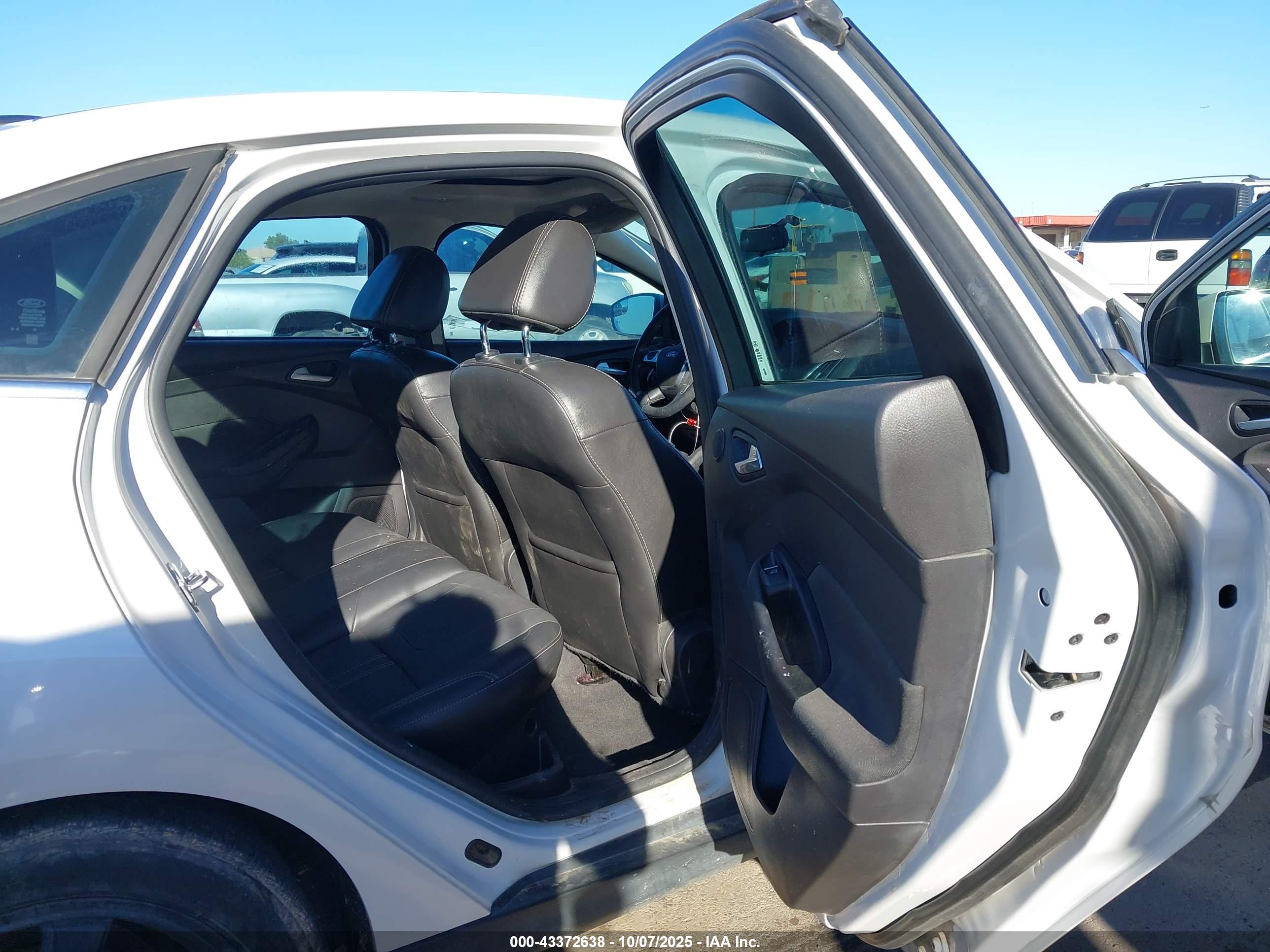 FORD FOCUS image 8