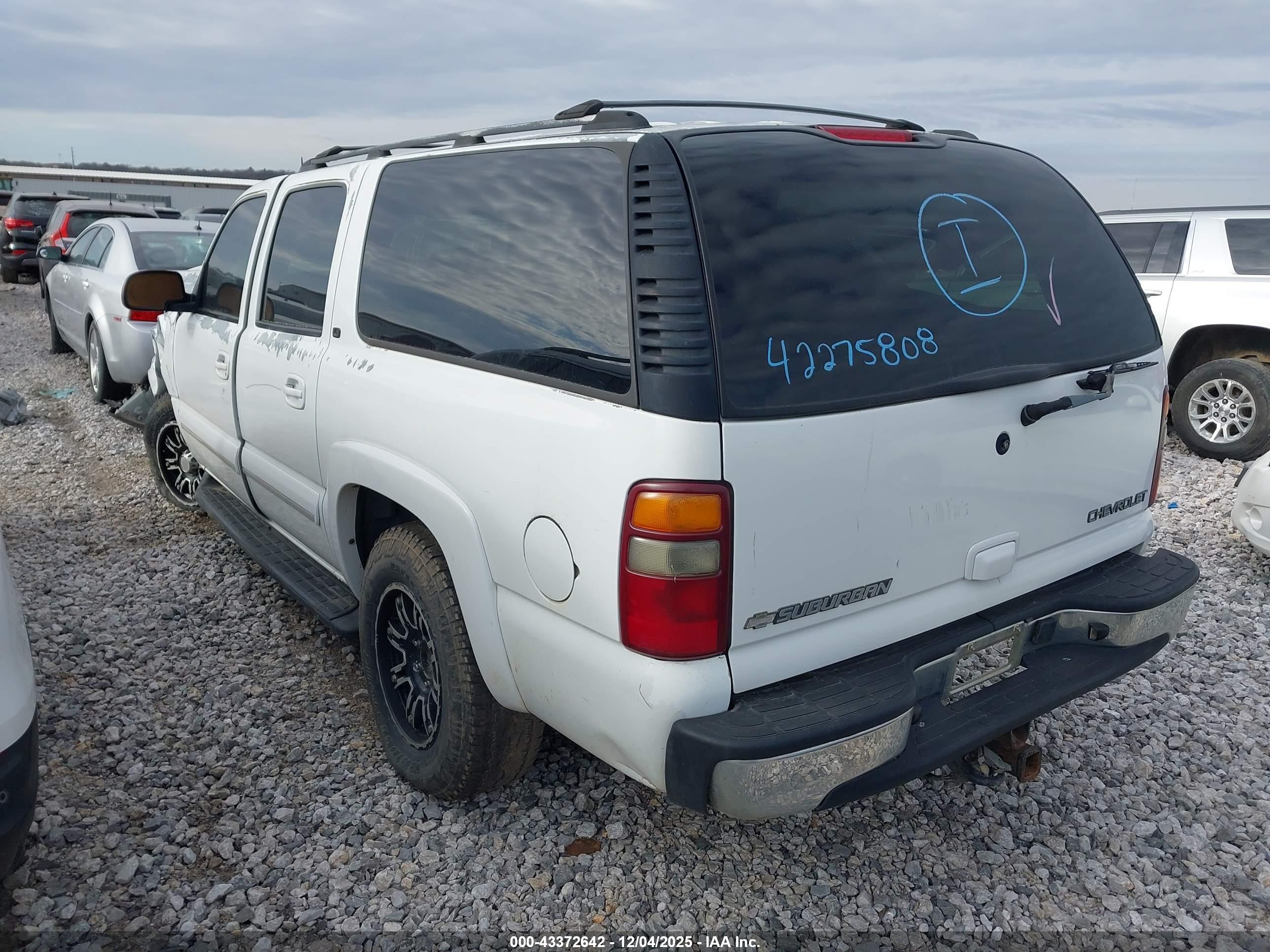 CHEVROLET SUBURBAN image 3