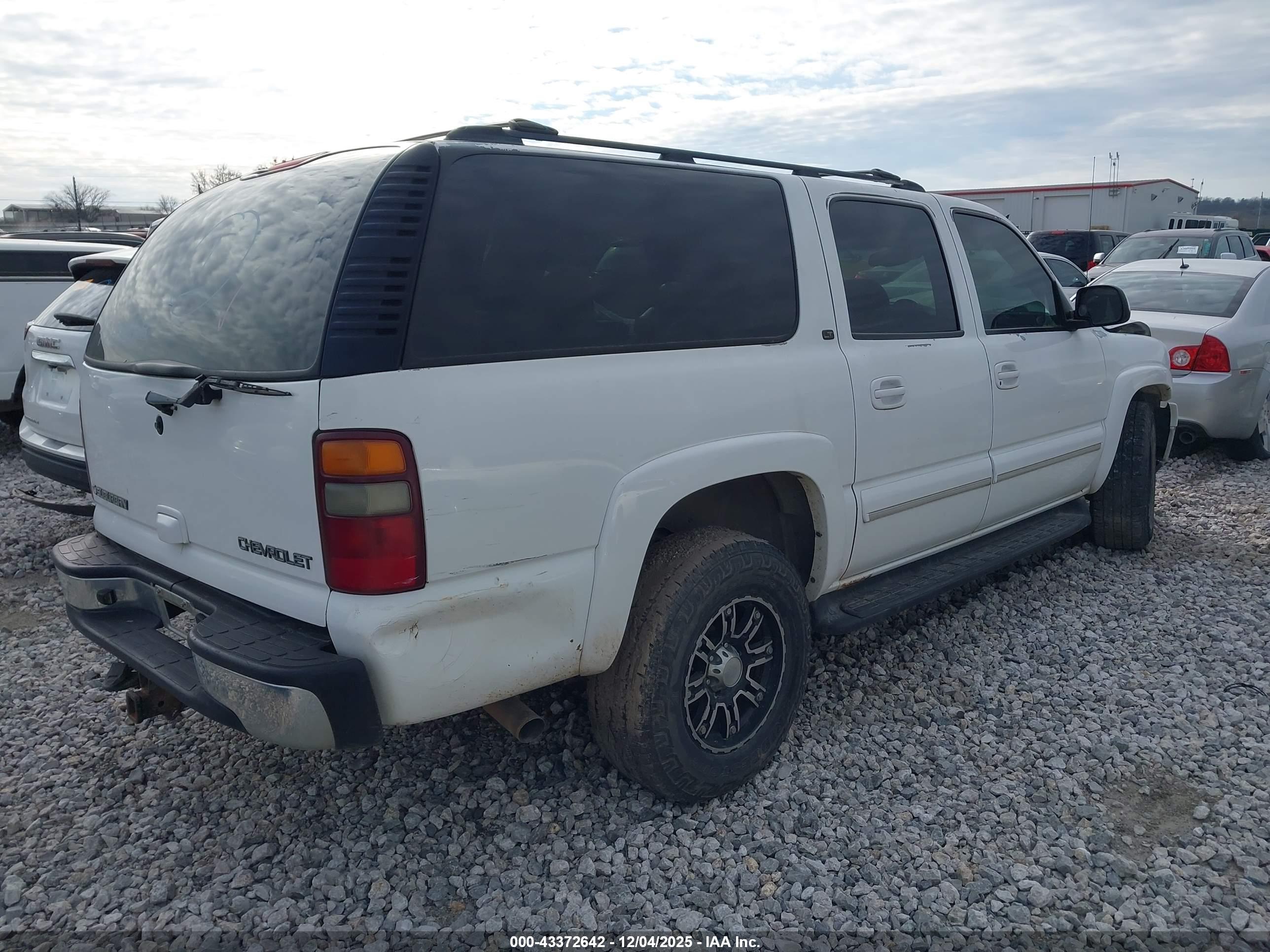 CHEVROLET SUBURBAN image 4