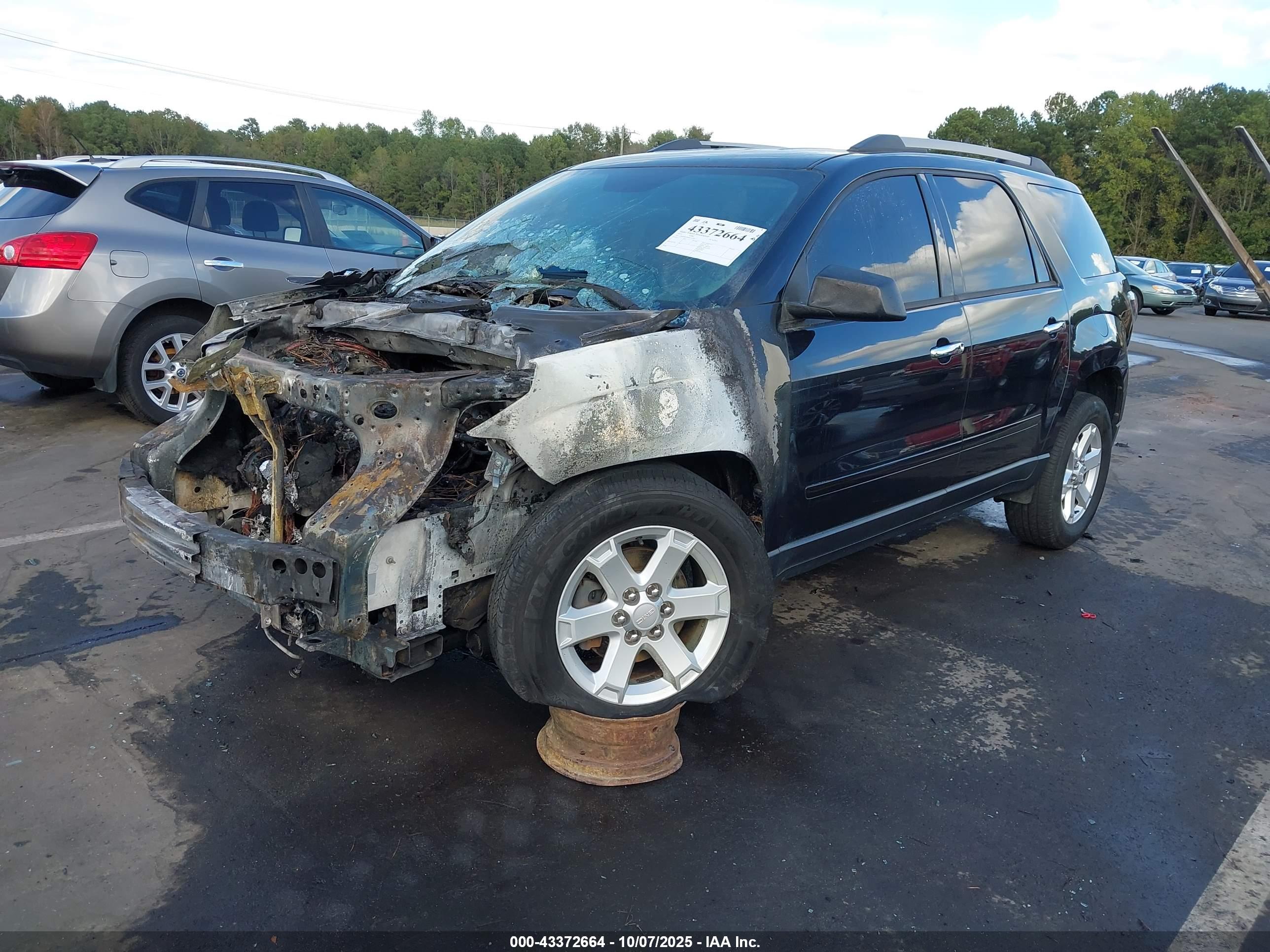 GMC ACADIA image 2