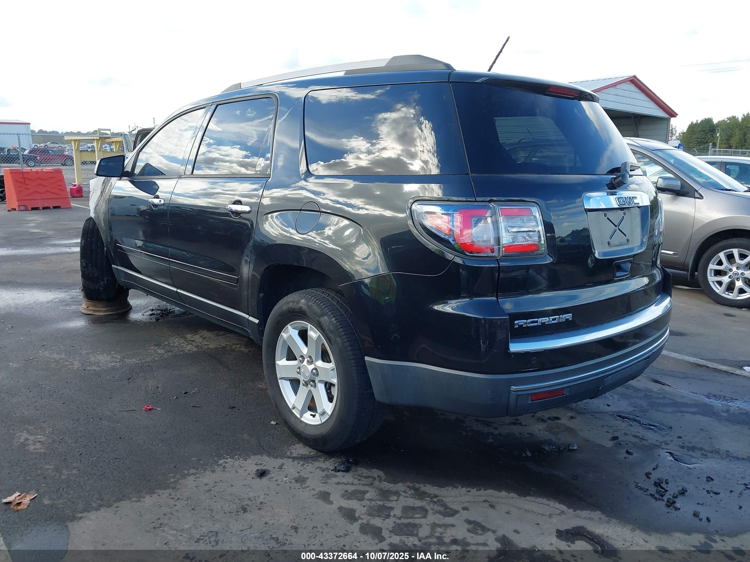 GMC ACADIA image 3