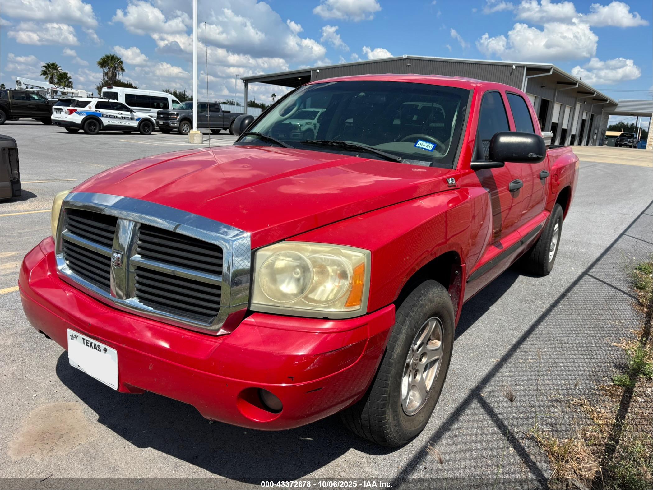 DODGE DAKOTA image 2