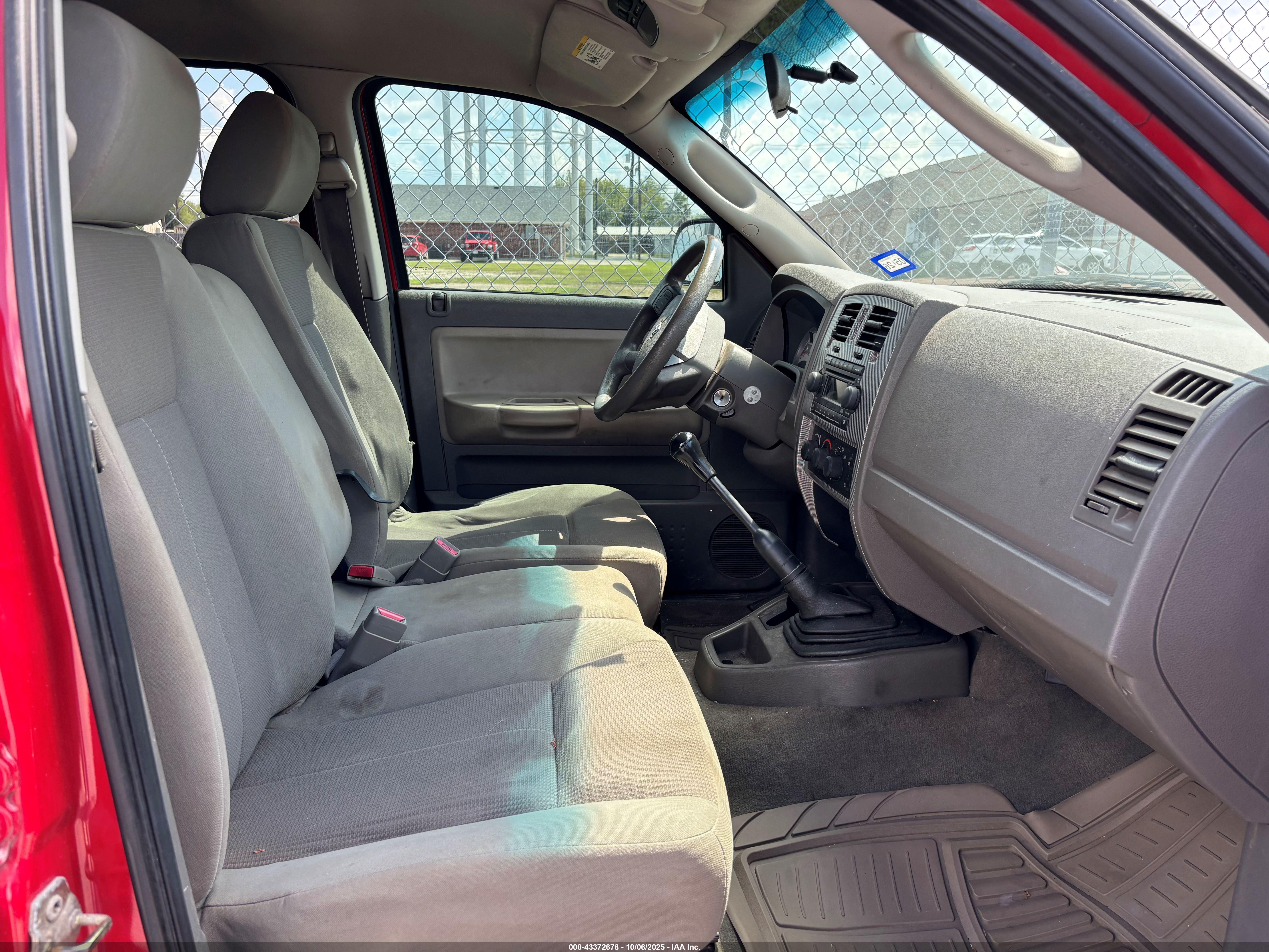 DODGE DAKOTA image 5