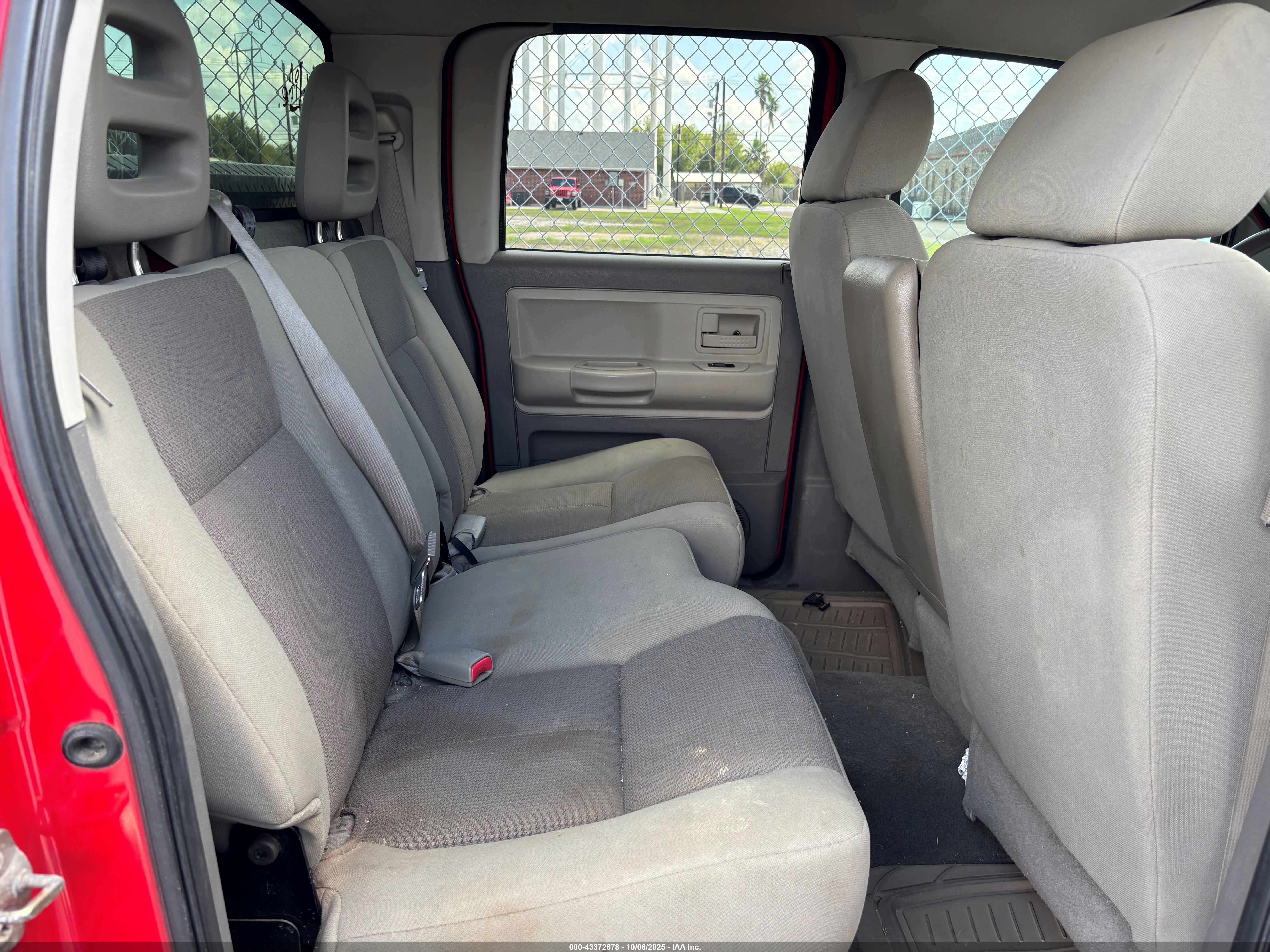 DODGE DAKOTA image 8