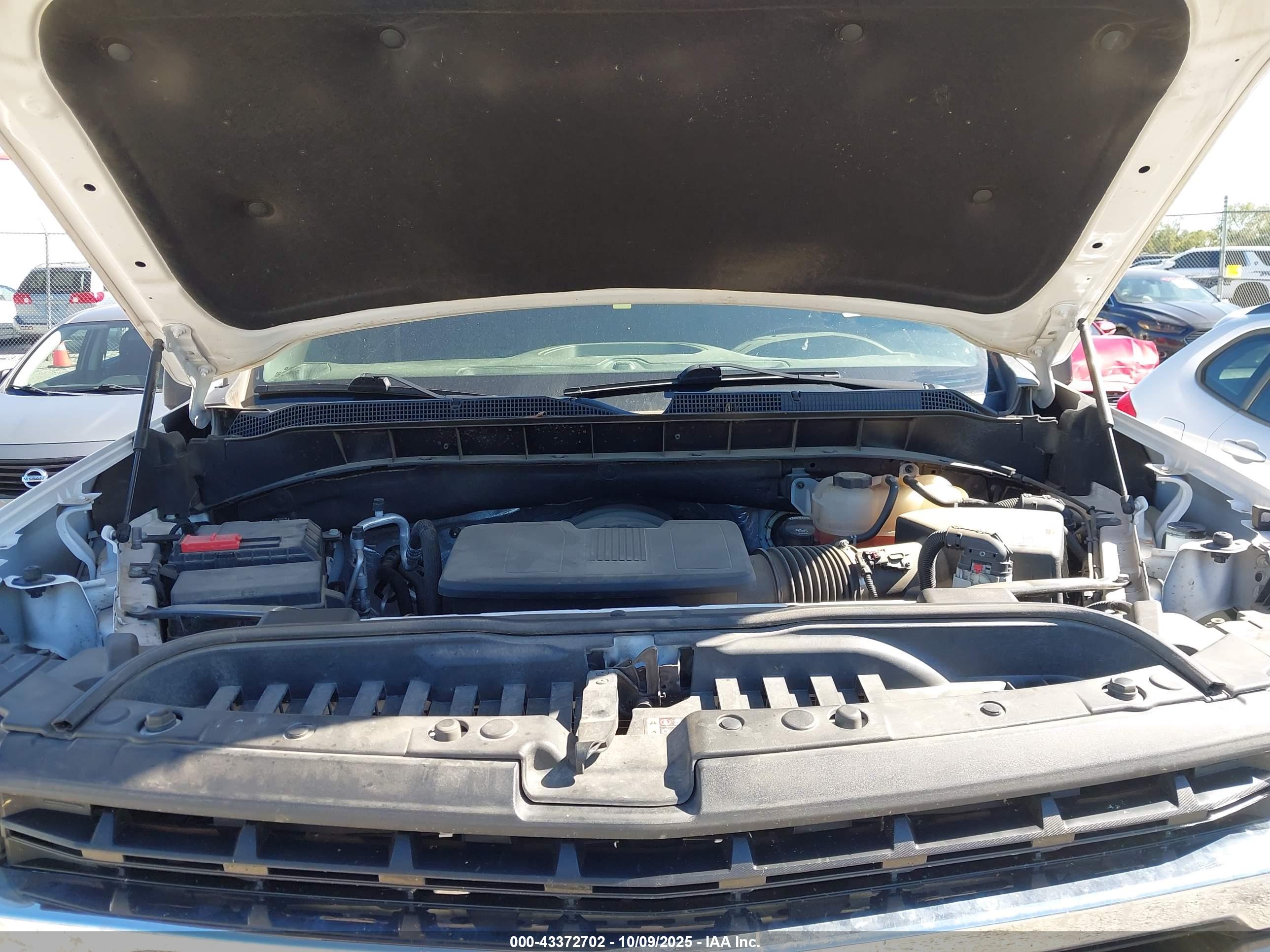 CHEVROLET SILVERADO image 10