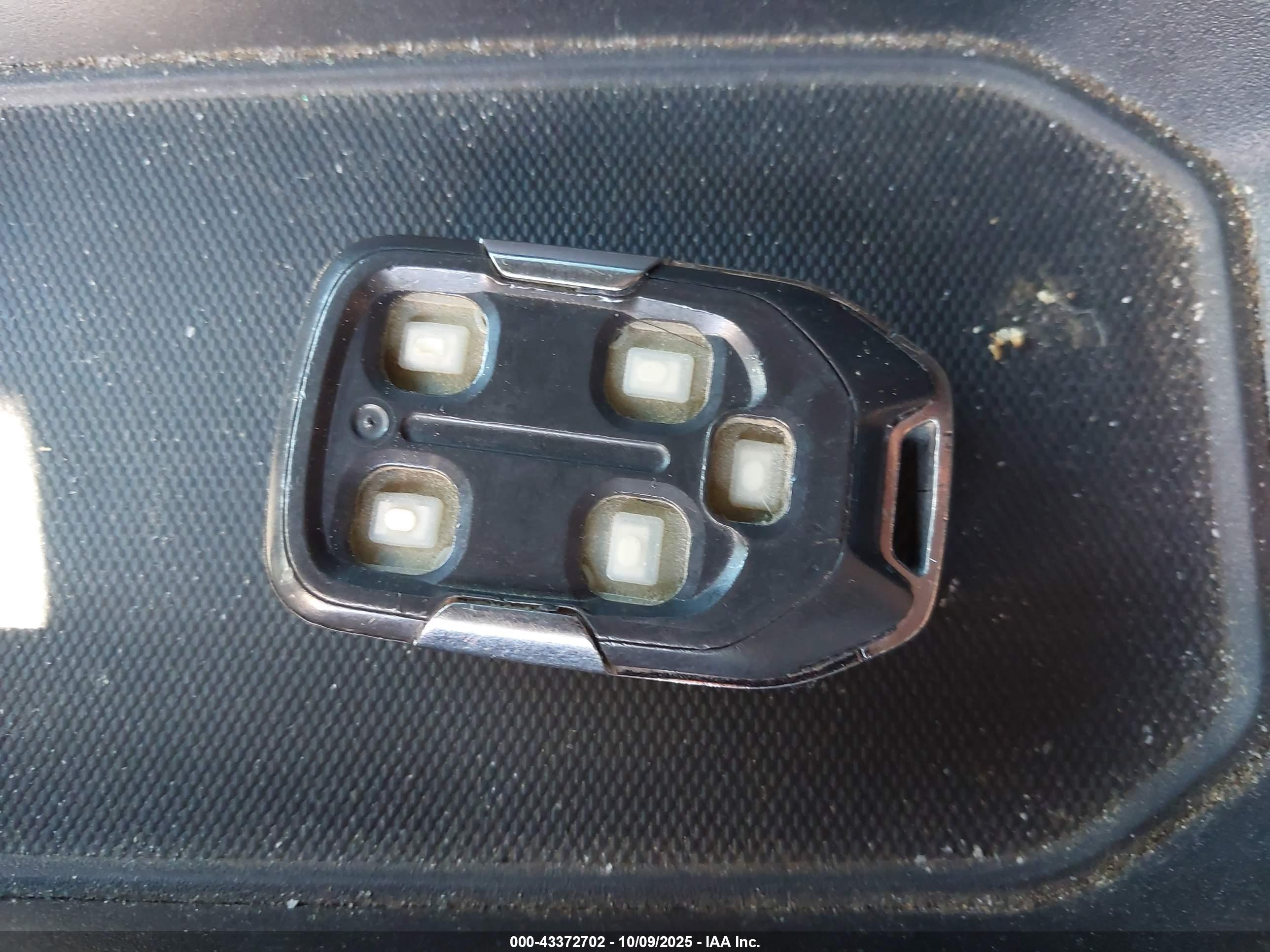 CHEVROLET SILVERADO image 11