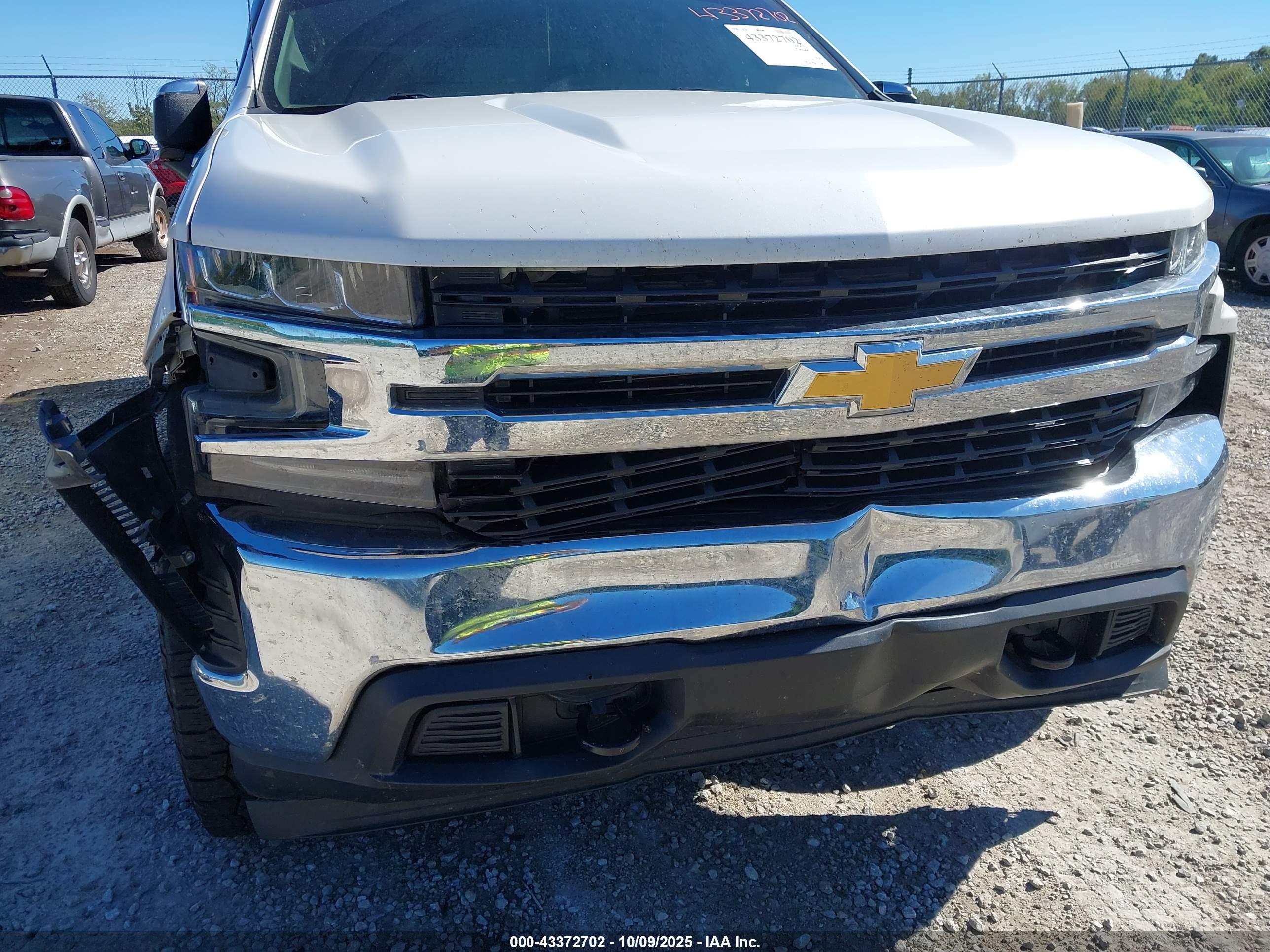 CHEVROLET SILVERADO image 6