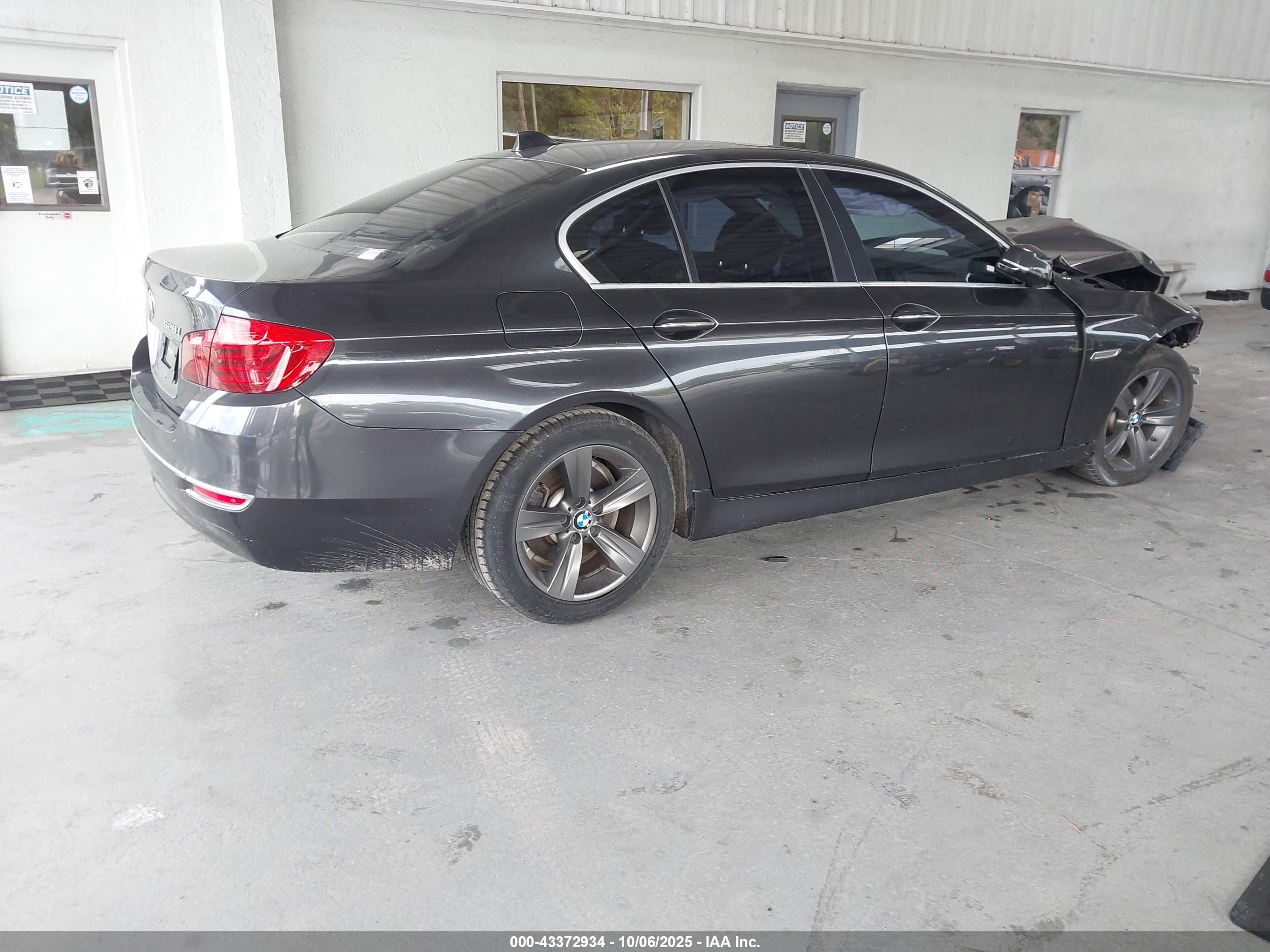 BMW 528I image 4