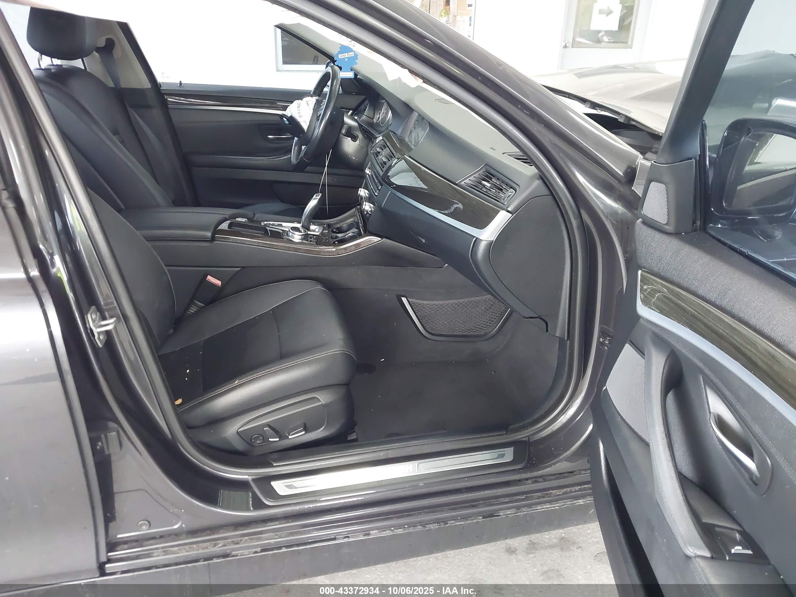 BMW 528I image 5