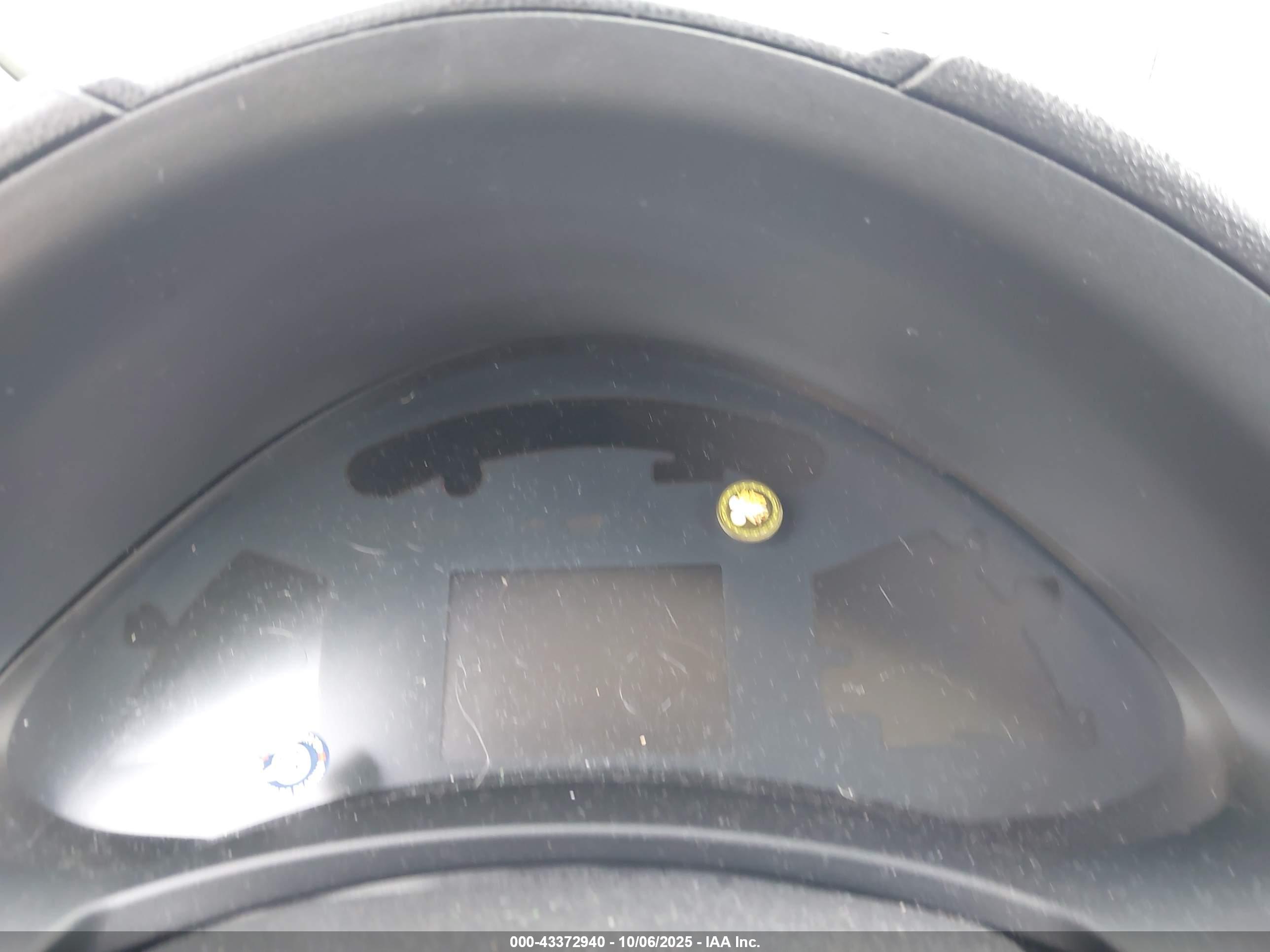 NISSAN LEAF image 7