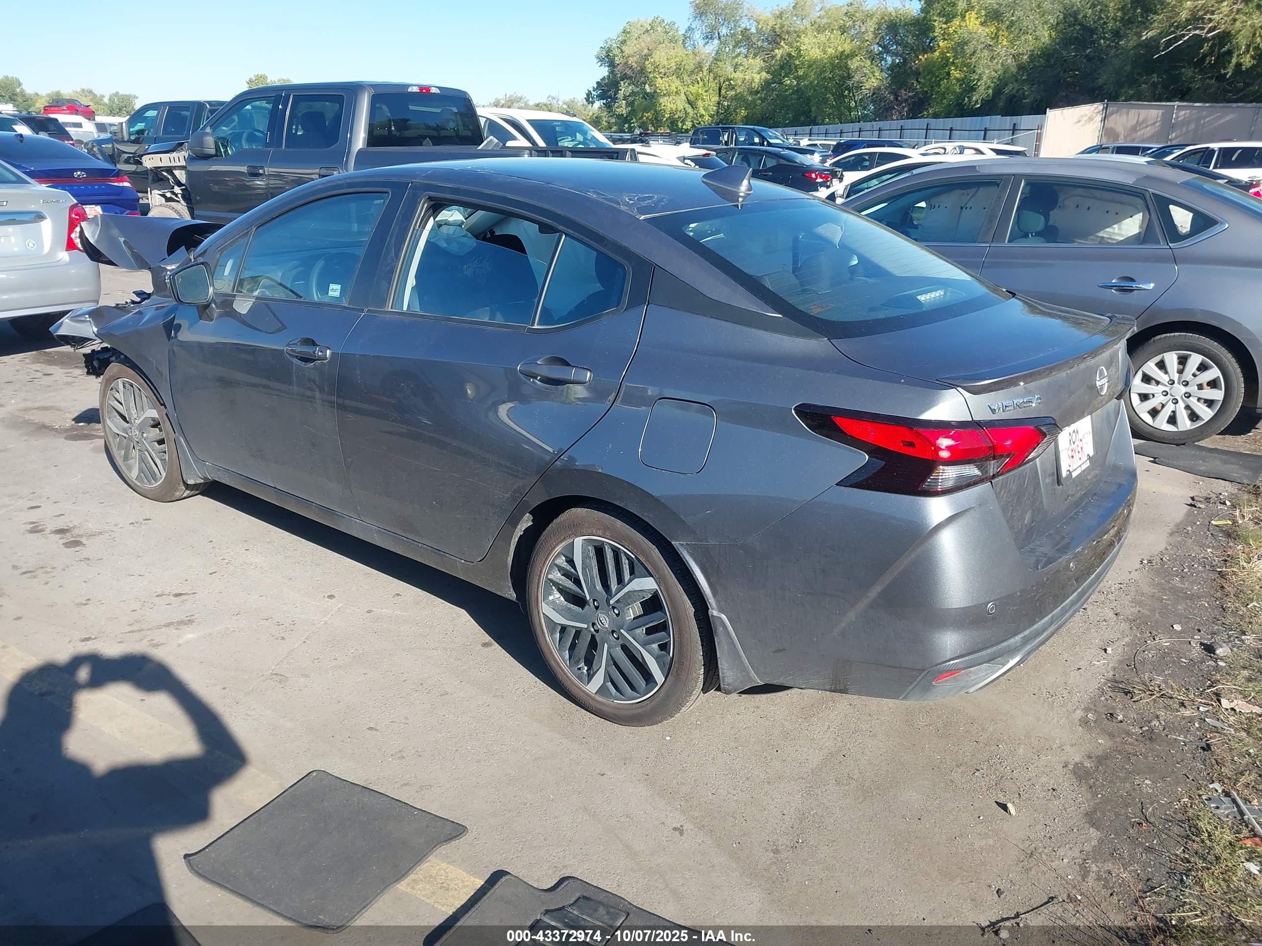 NISSAN VERSA image 3