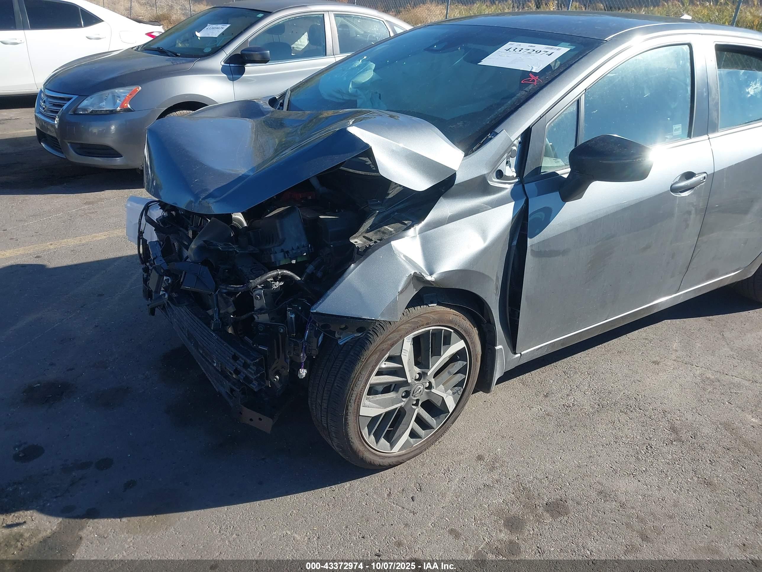 NISSAN VERSA image 6