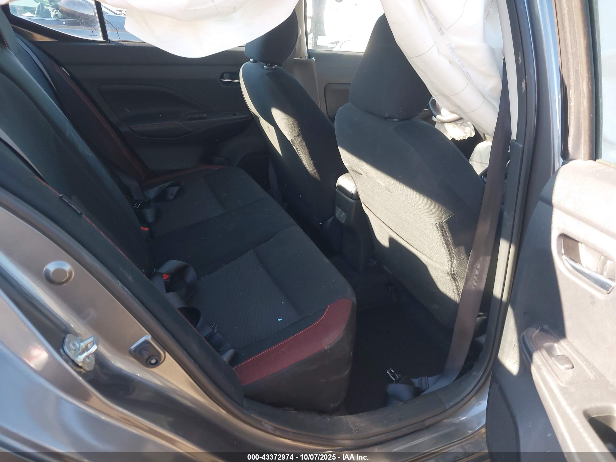 NISSAN VERSA image 8