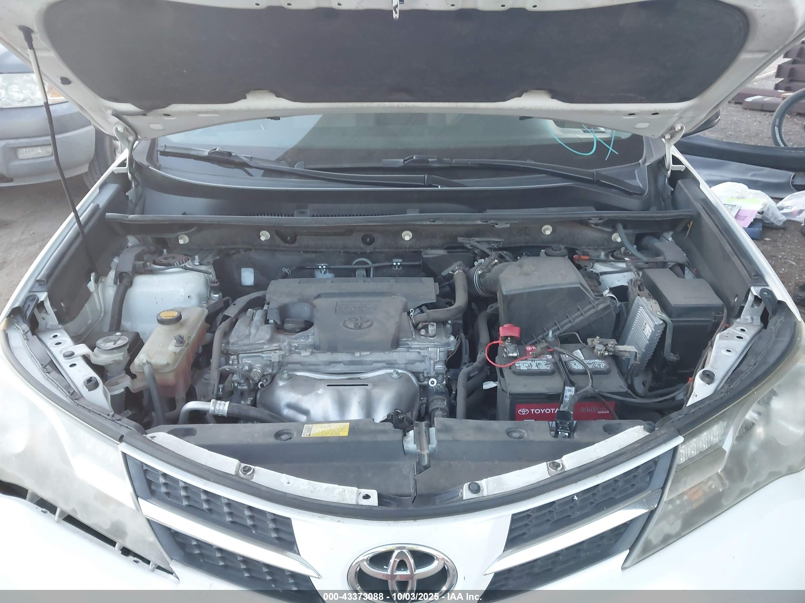 TOYOTA RAV4 image 10