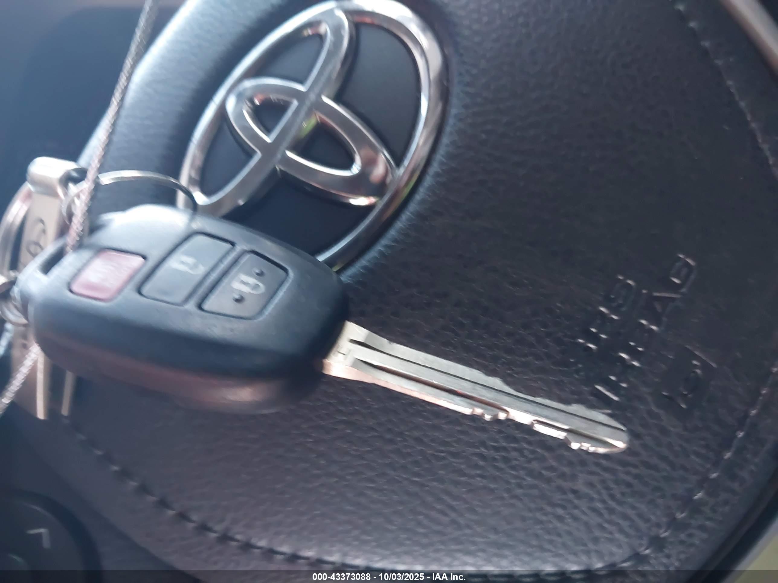 TOYOTA RAV4 image 11