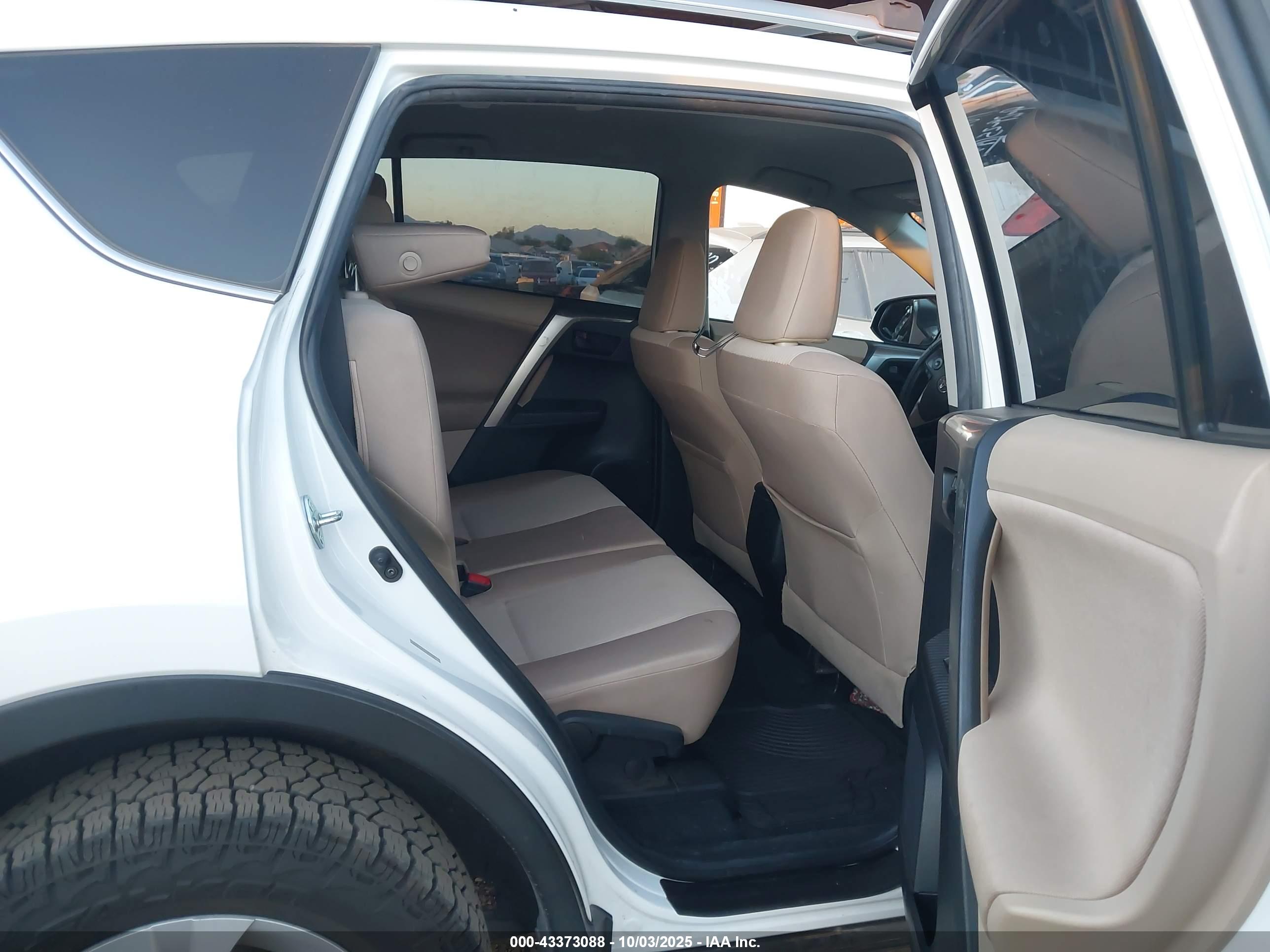 TOYOTA RAV4 image 8