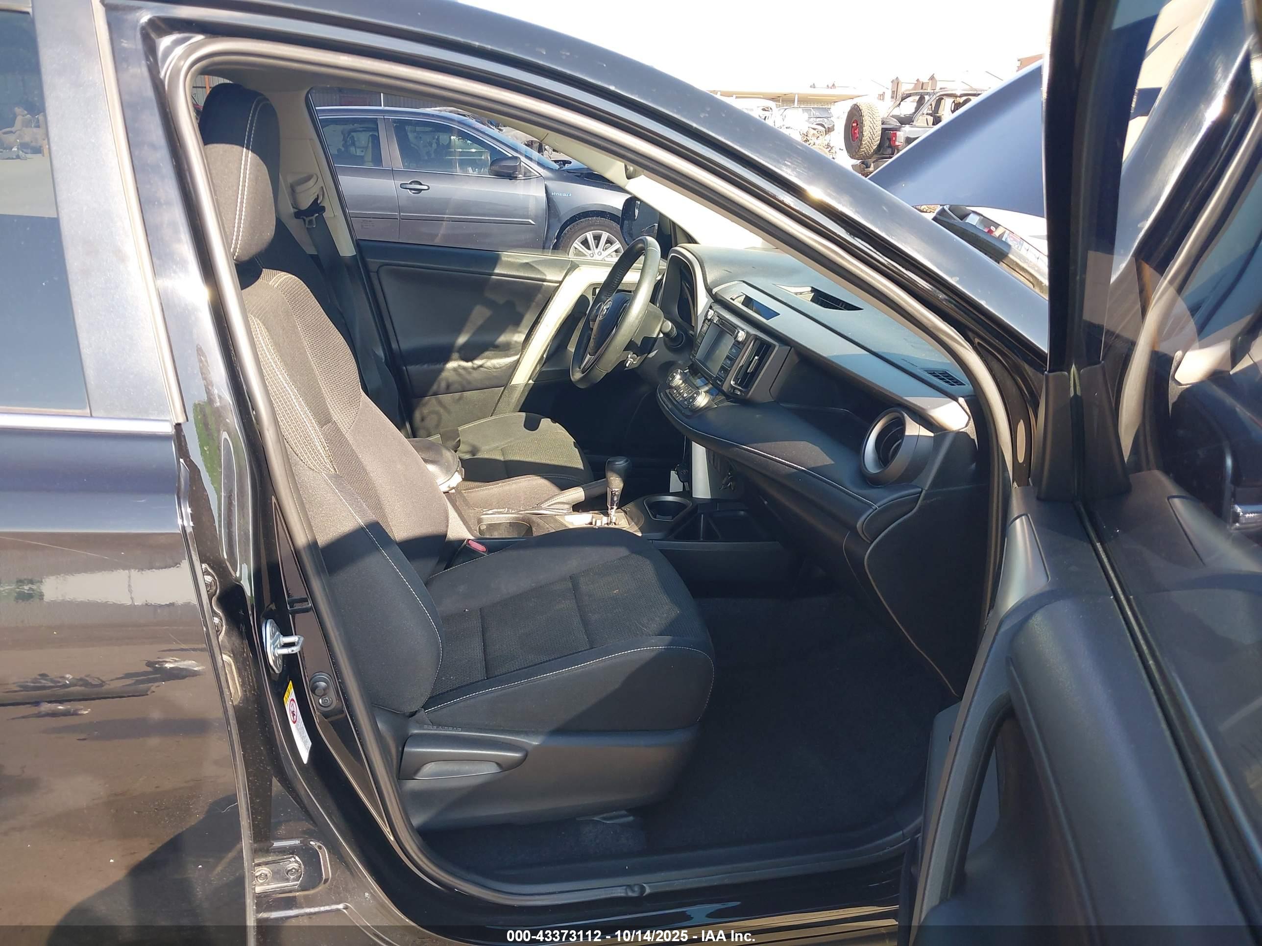 TOYOTA RAV4 image 5