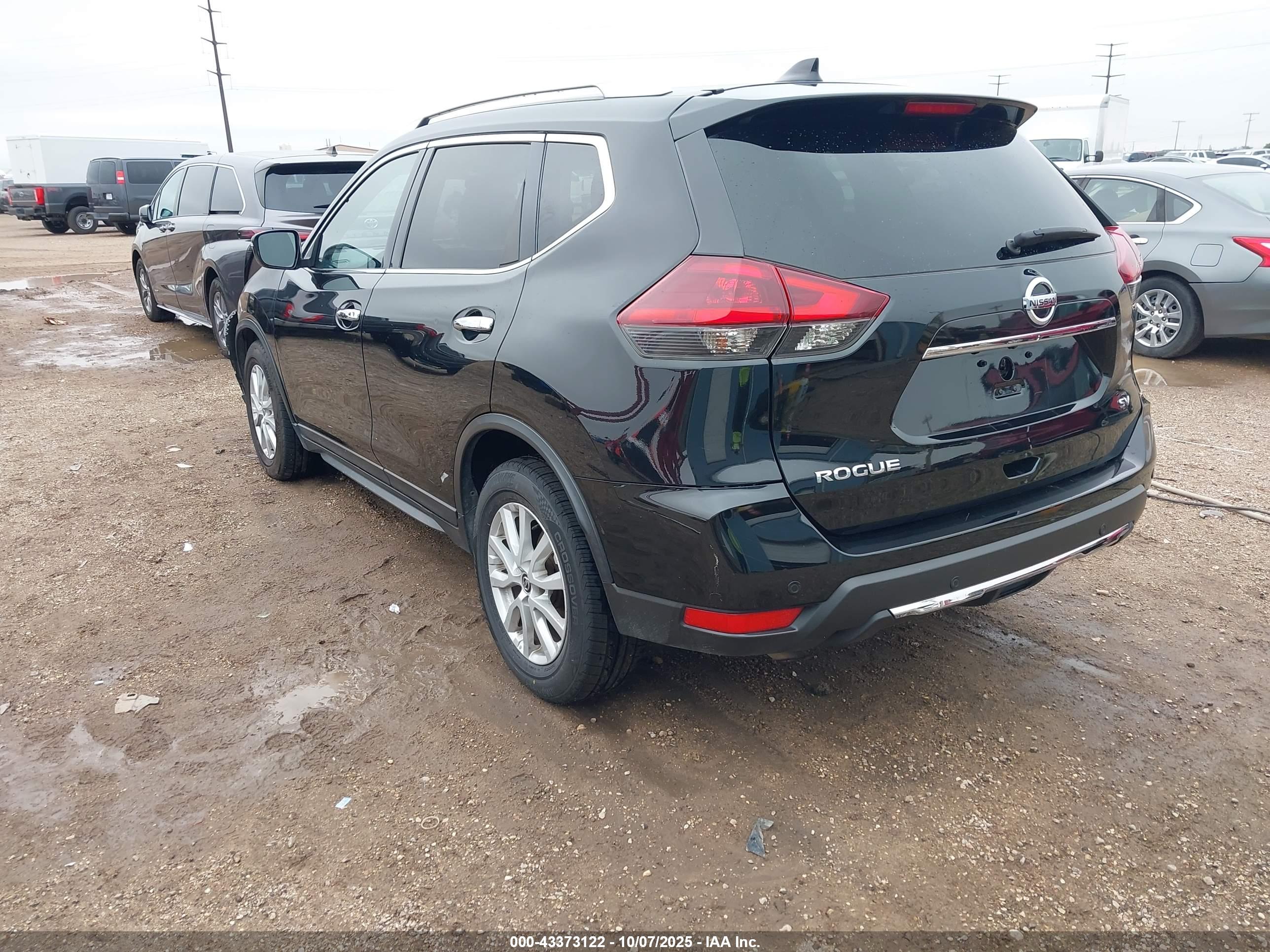 NISSAN ROGUE image 3
