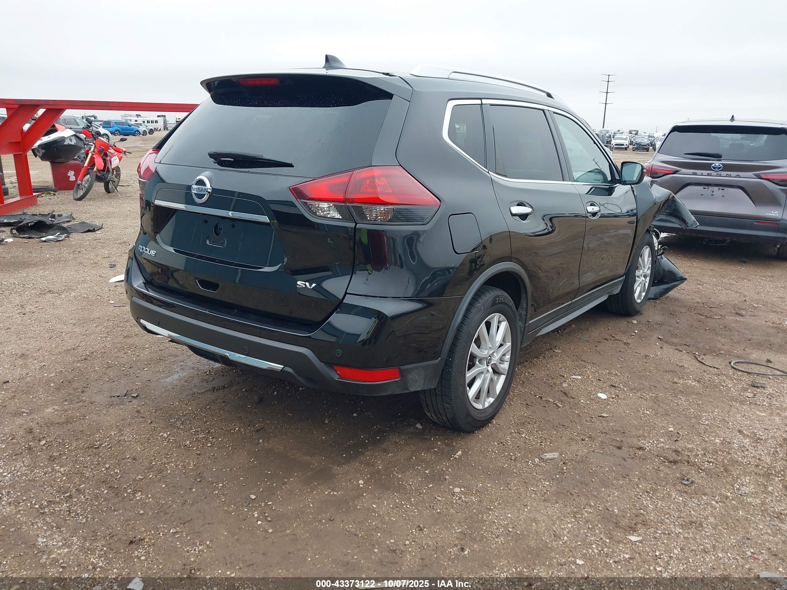 NISSAN ROGUE image 4