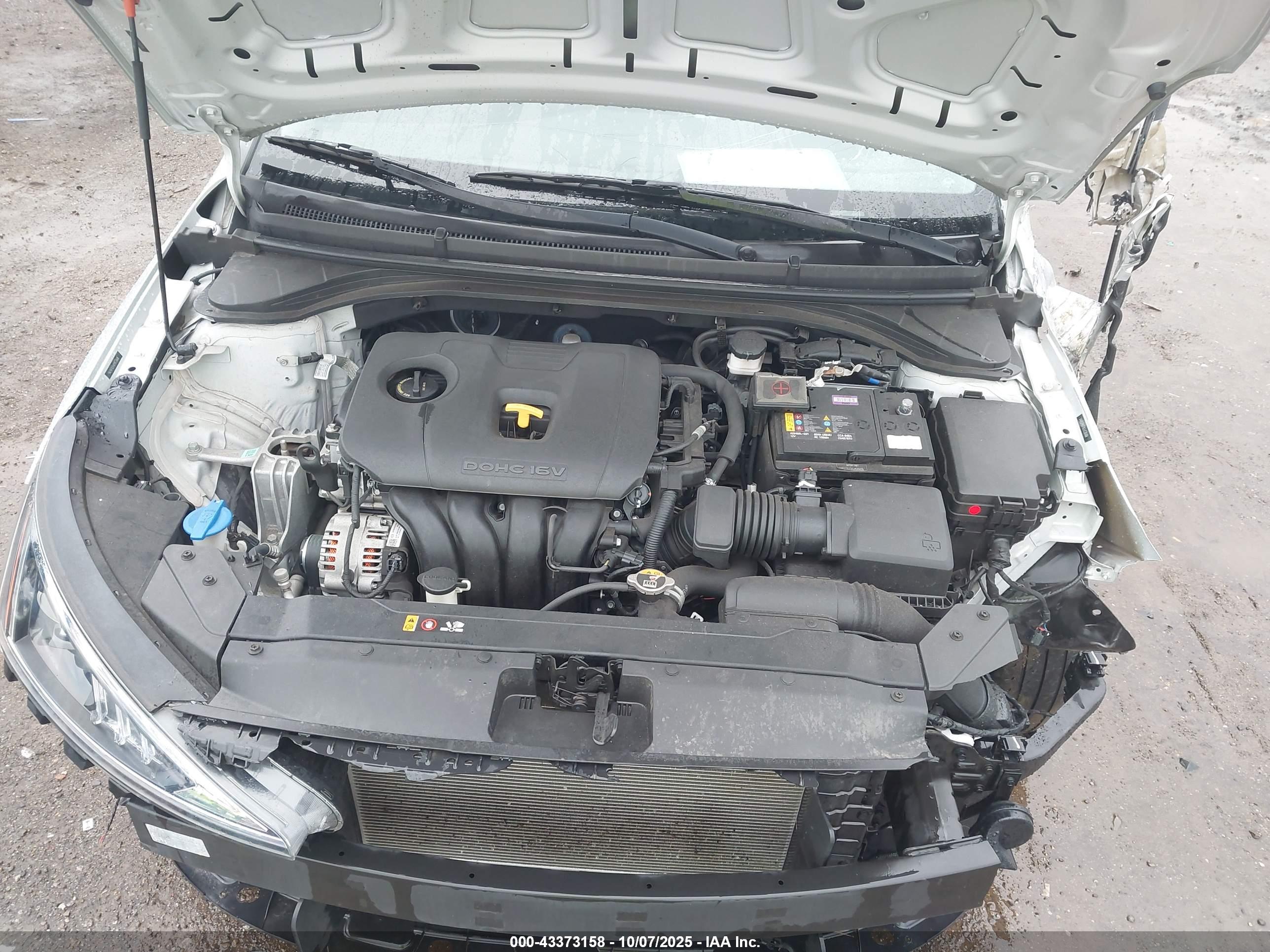 HYUNDAI ELANTRA image 10