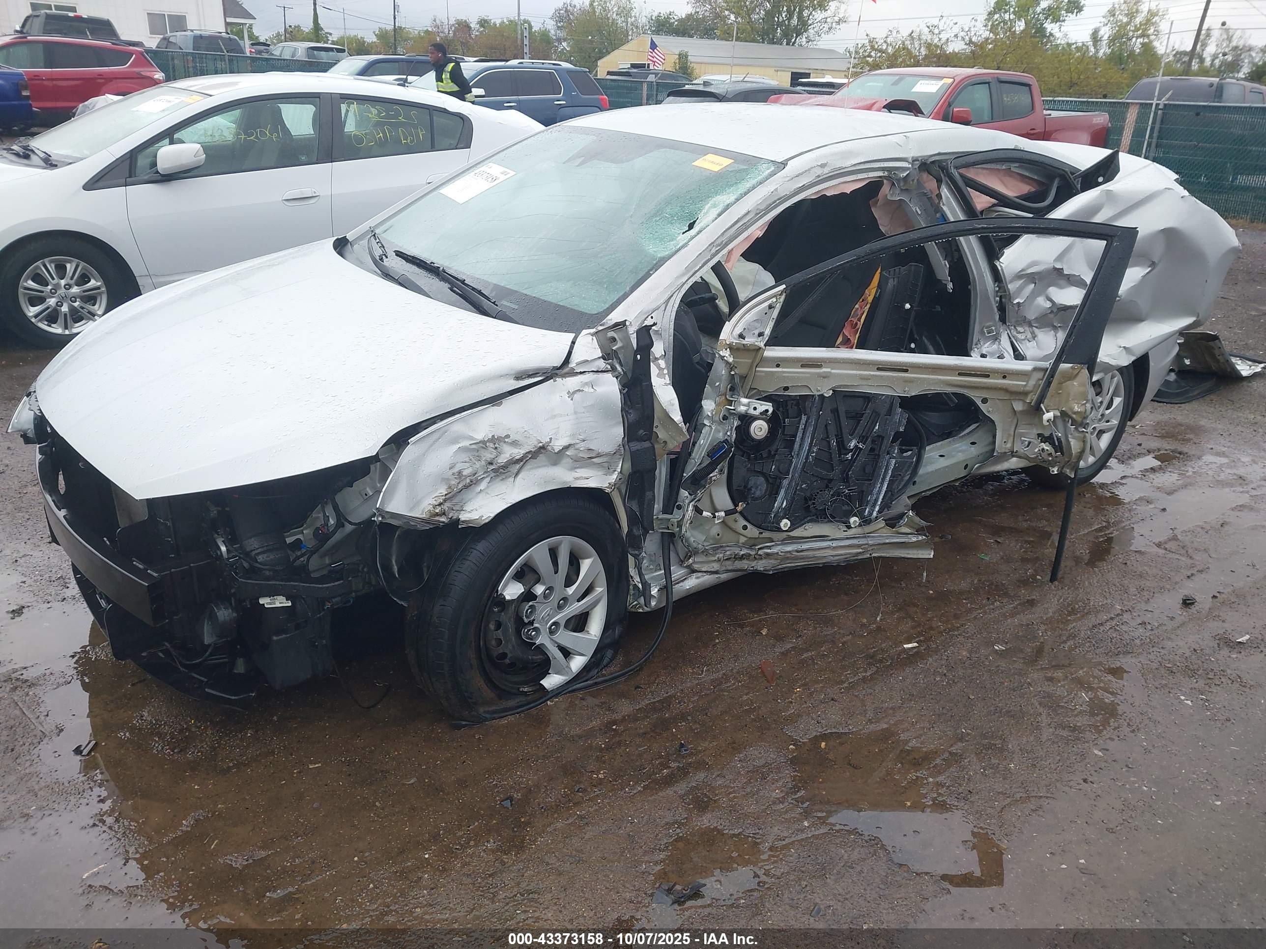 HYUNDAI ELANTRA image 2