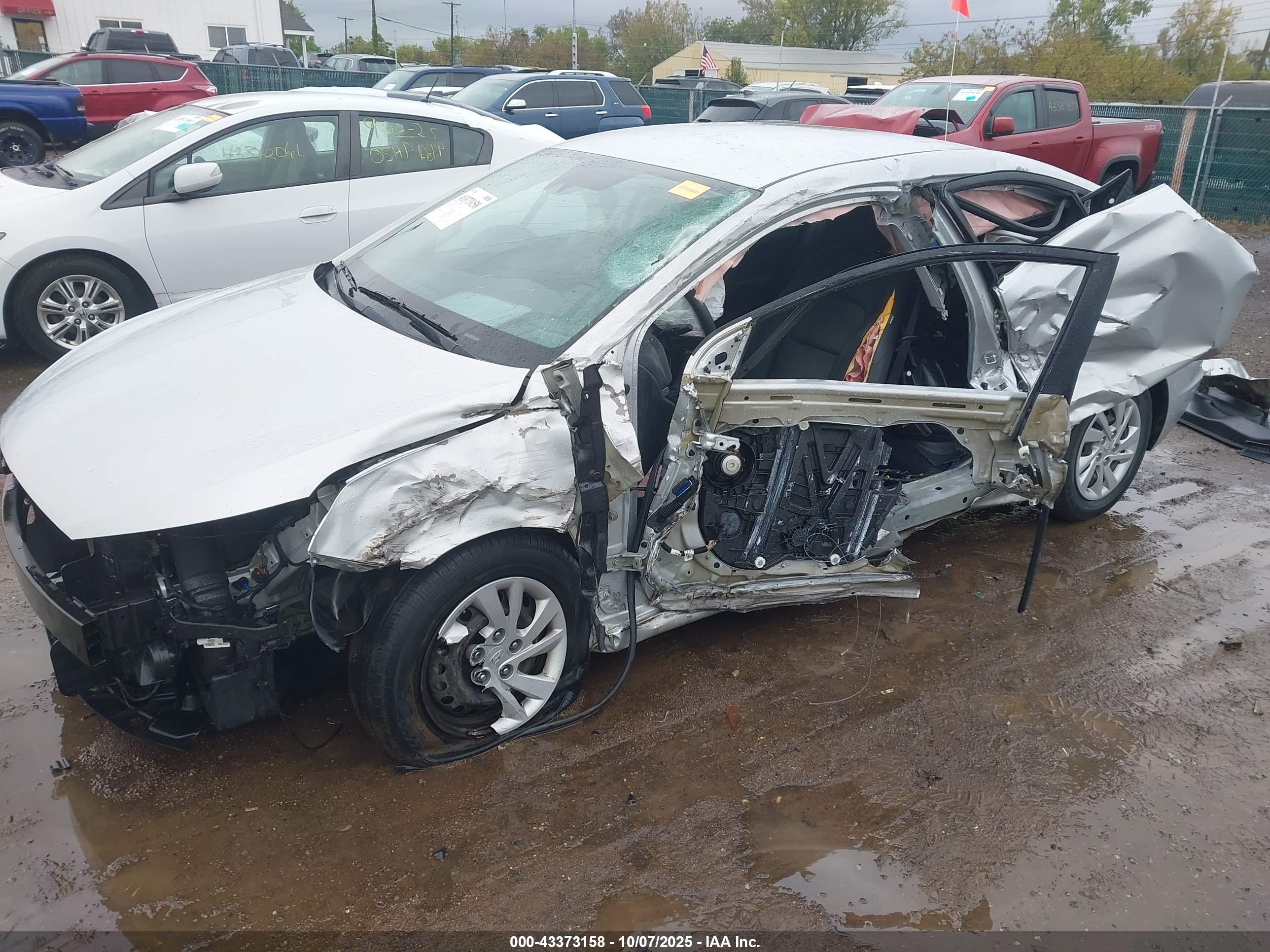 HYUNDAI ELANTRA image 6