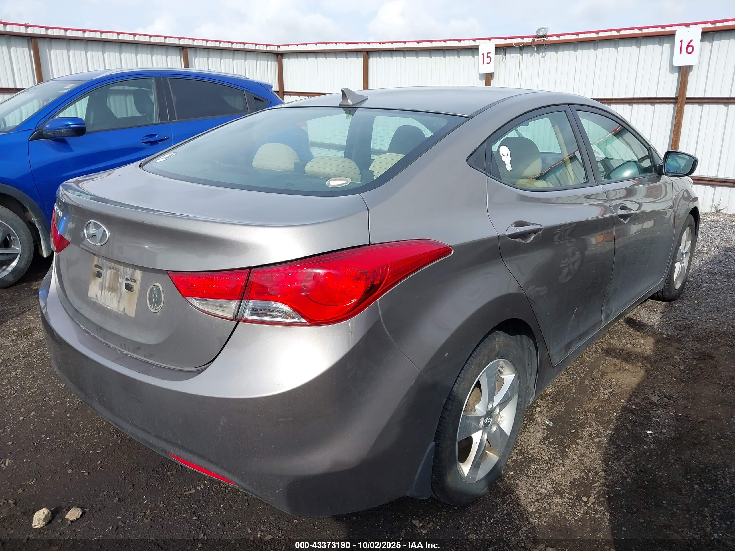 HYUNDAI ELANTRA image 4
