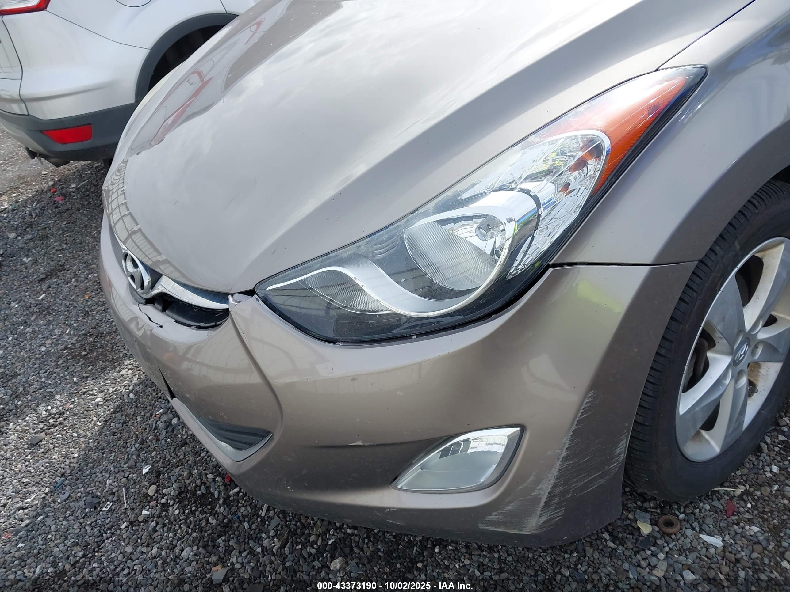 HYUNDAI ELANTRA image 6