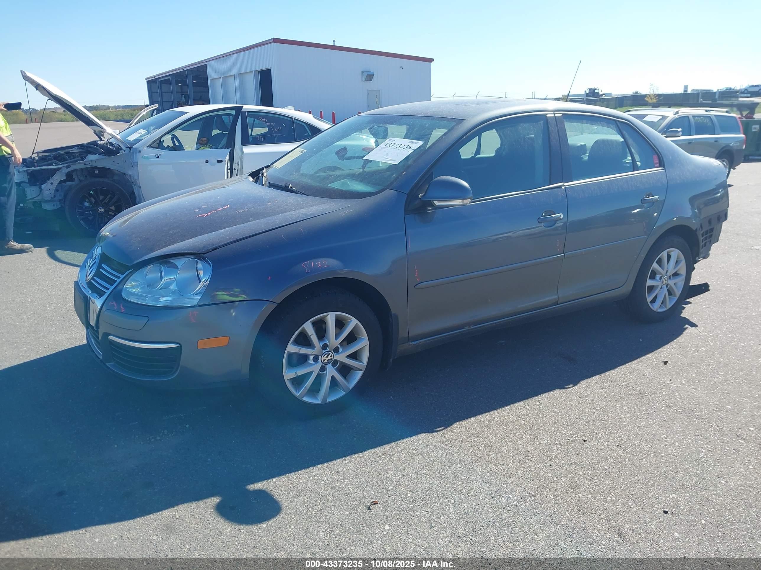 VOLKSWAGEN JETTA image 2