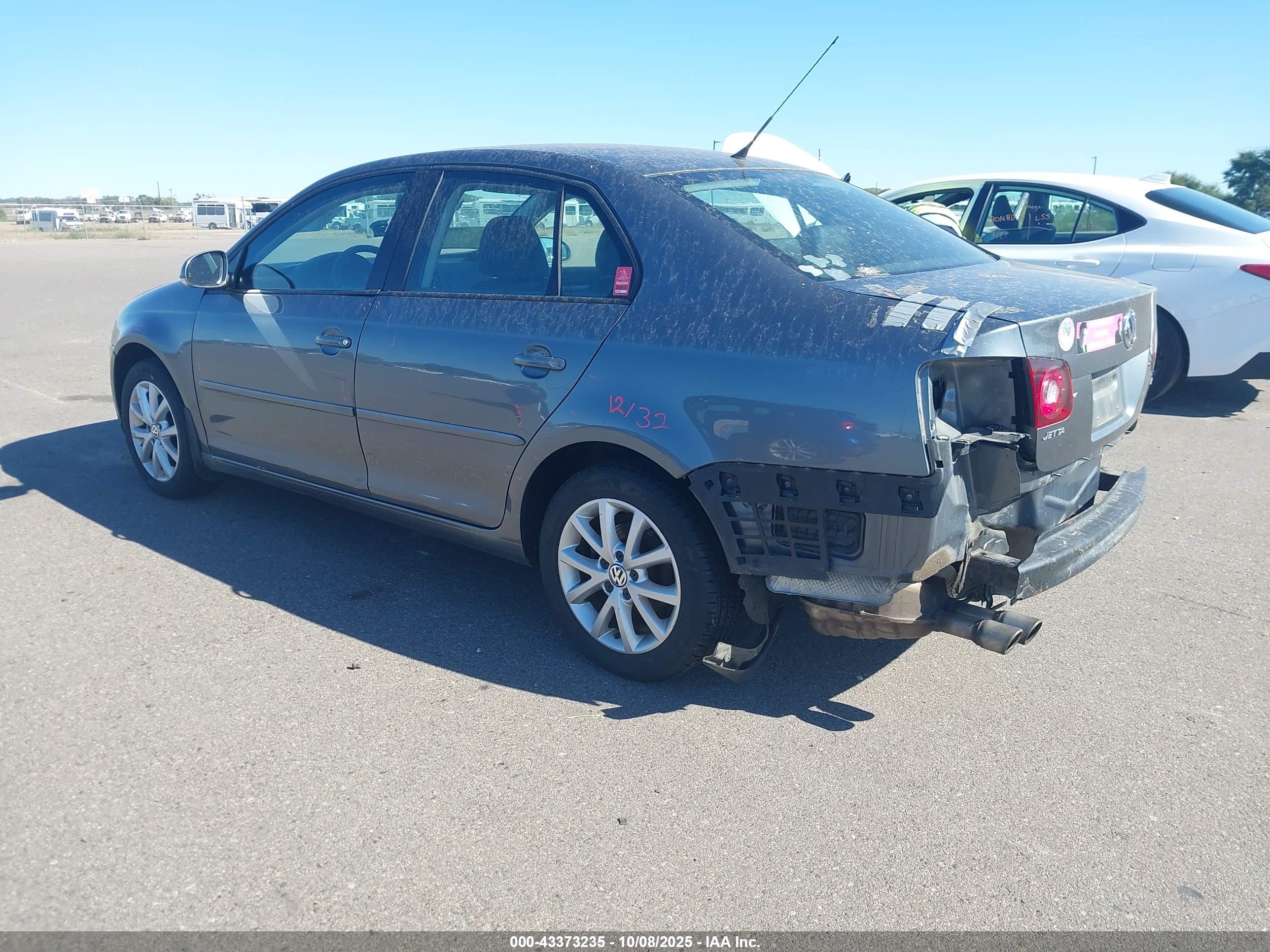 VOLKSWAGEN JETTA image 3