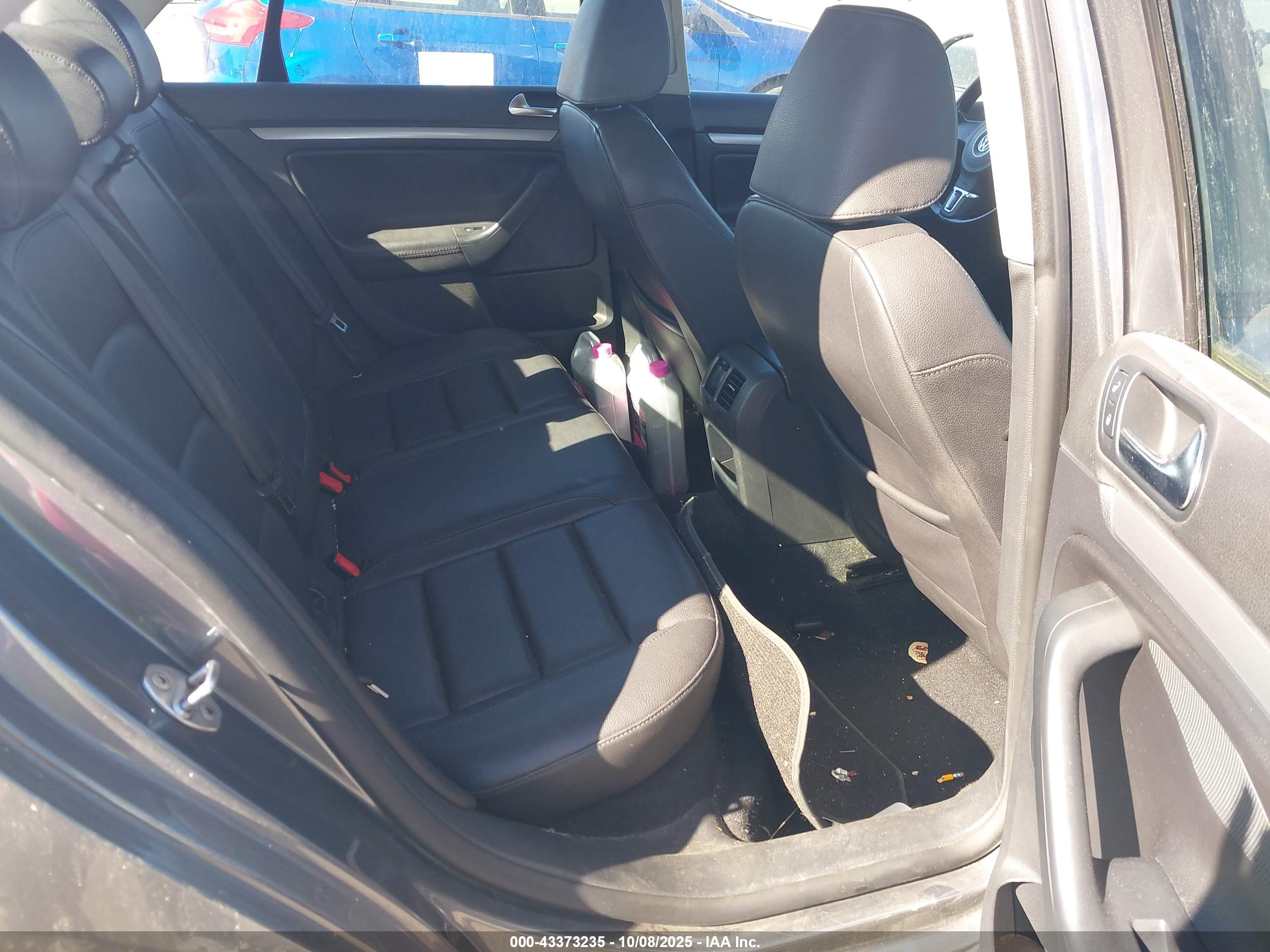 VOLKSWAGEN JETTA image 8