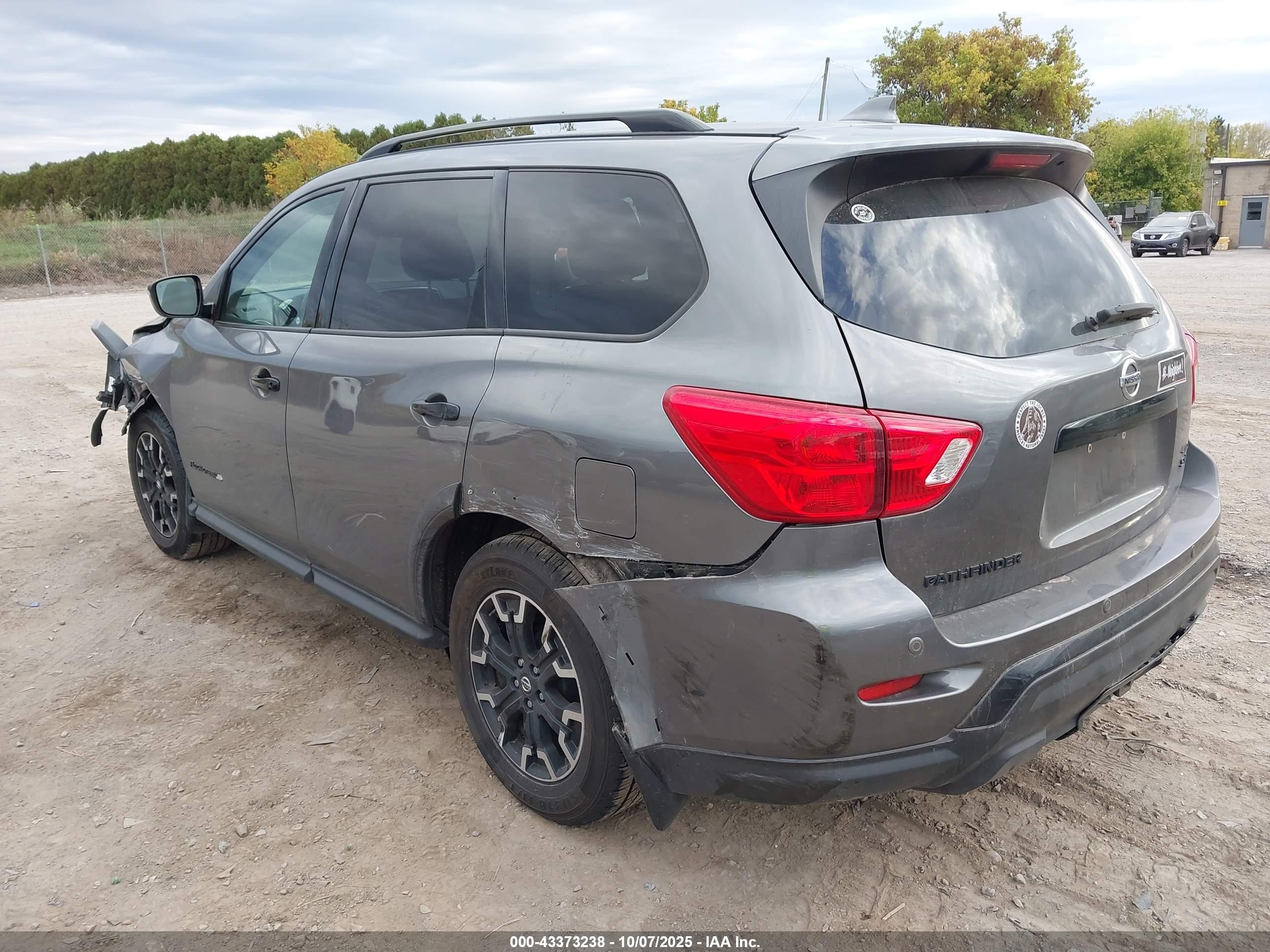 NISSAN PATHFINDER image 3
