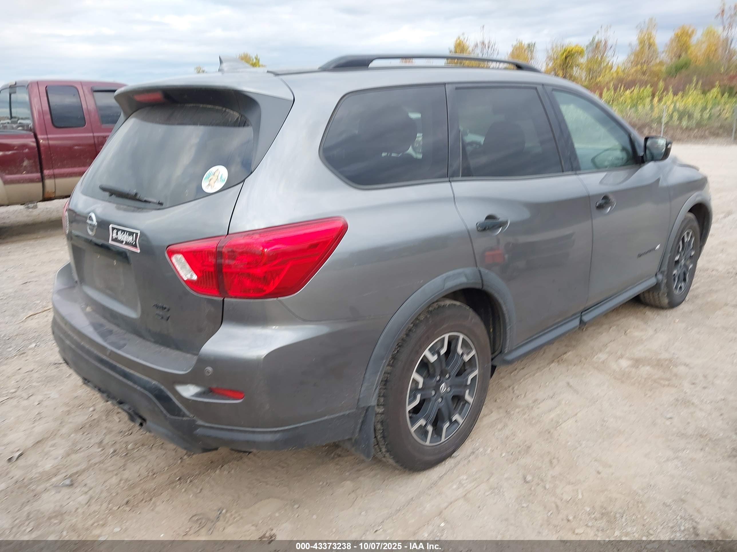 NISSAN PATHFINDER image 4