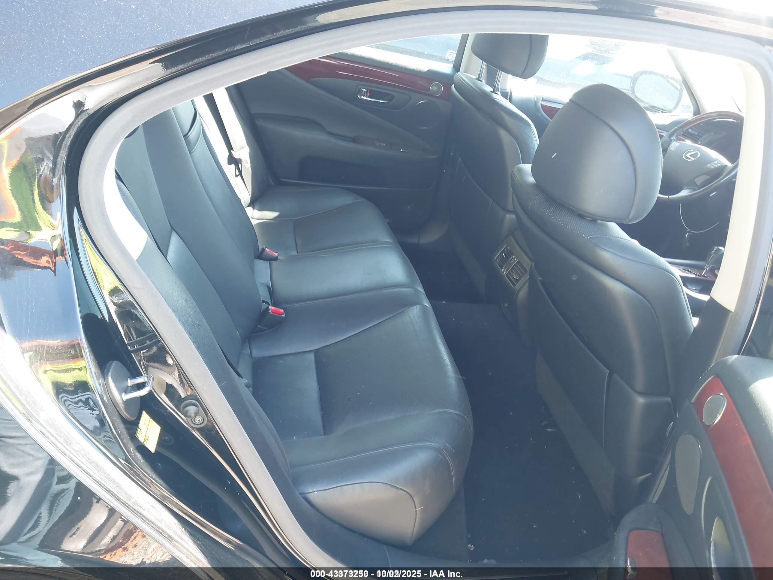 LEXUS LS image 8