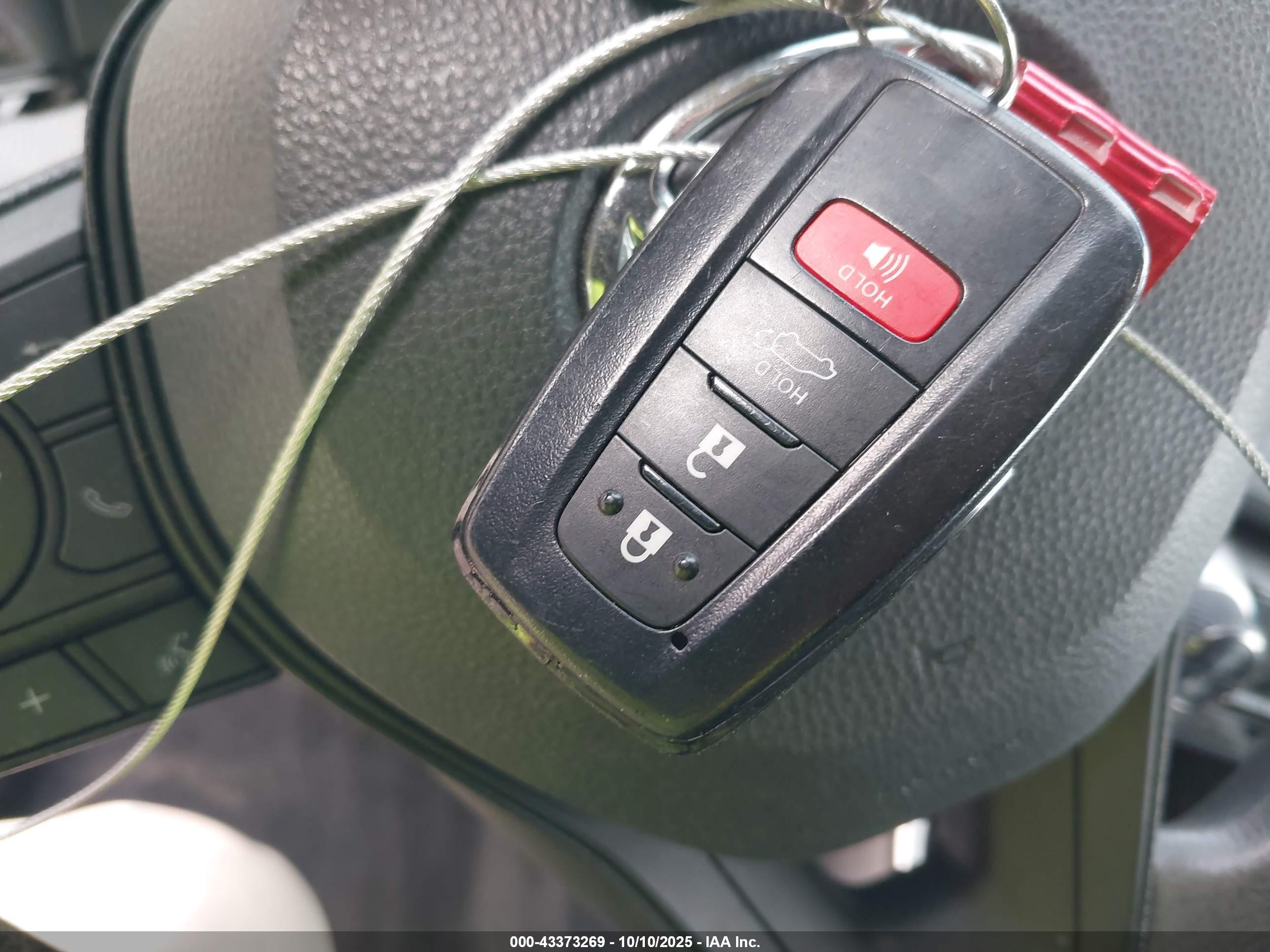 TOYOTA RAV4 image 11