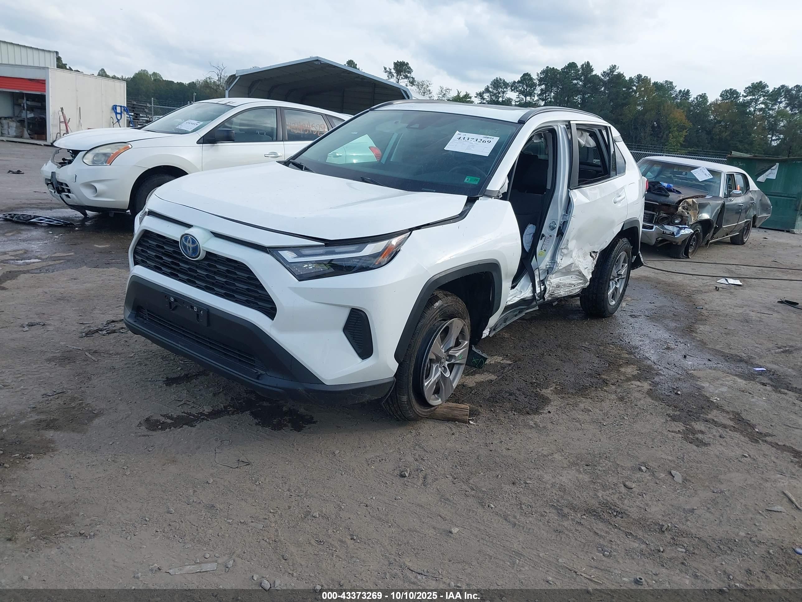 TOYOTA RAV4 image 2