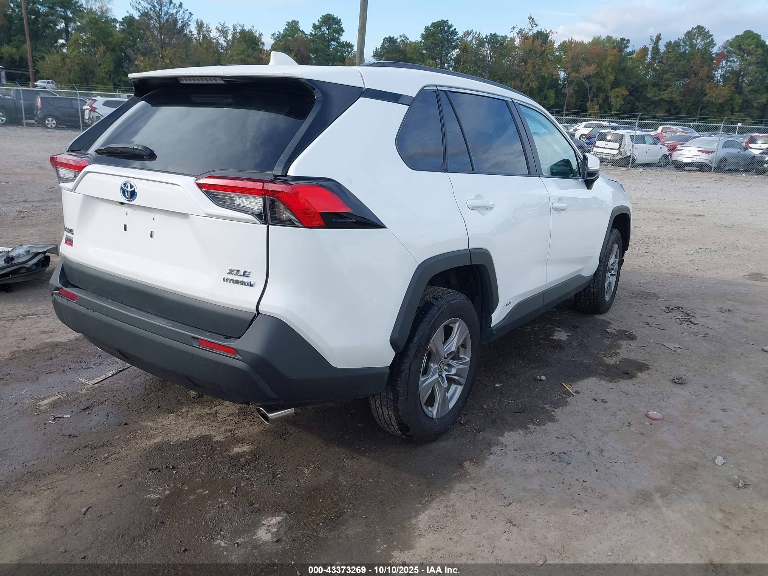 TOYOTA RAV4 image 4