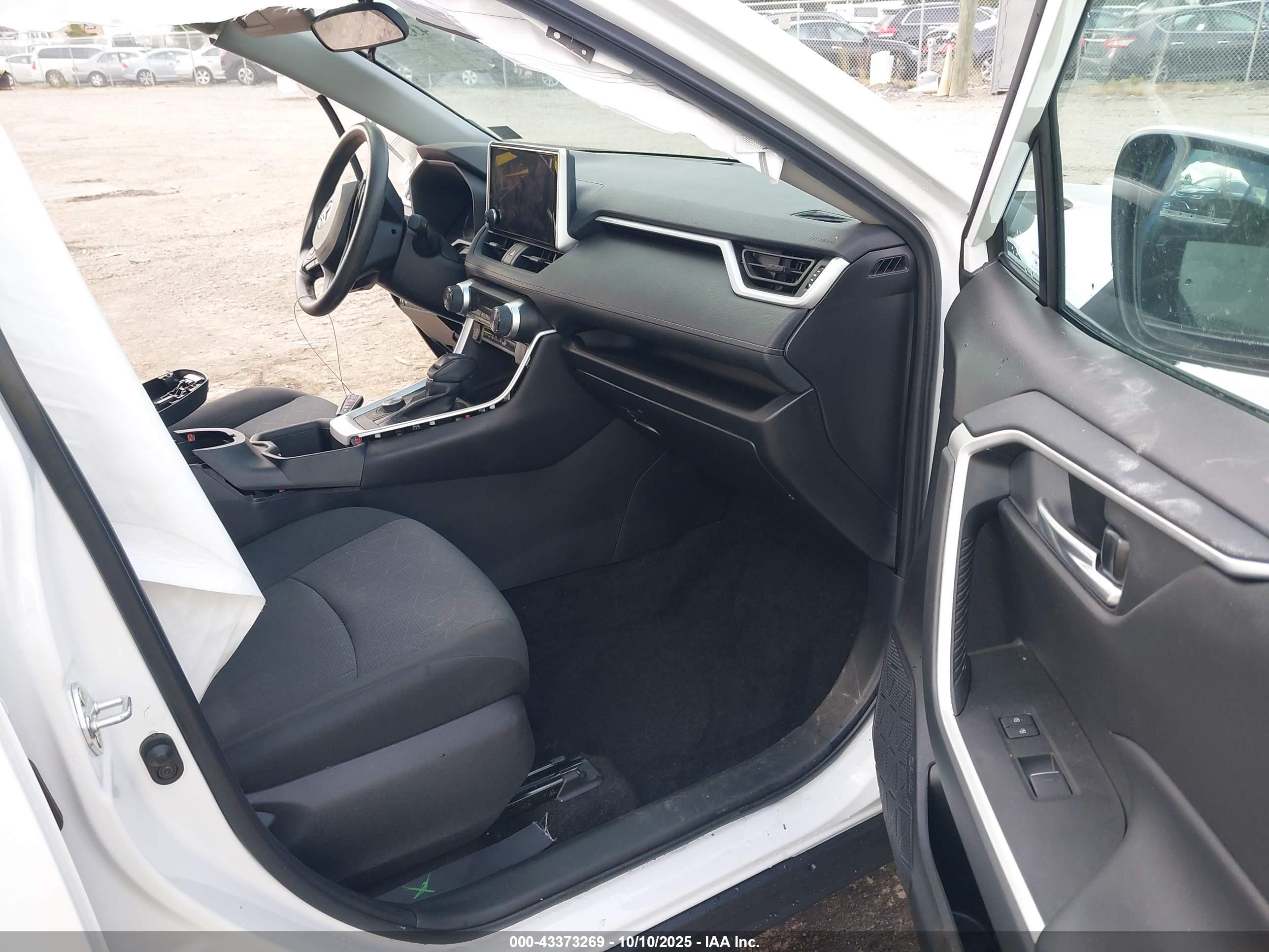 TOYOTA RAV4 image 5