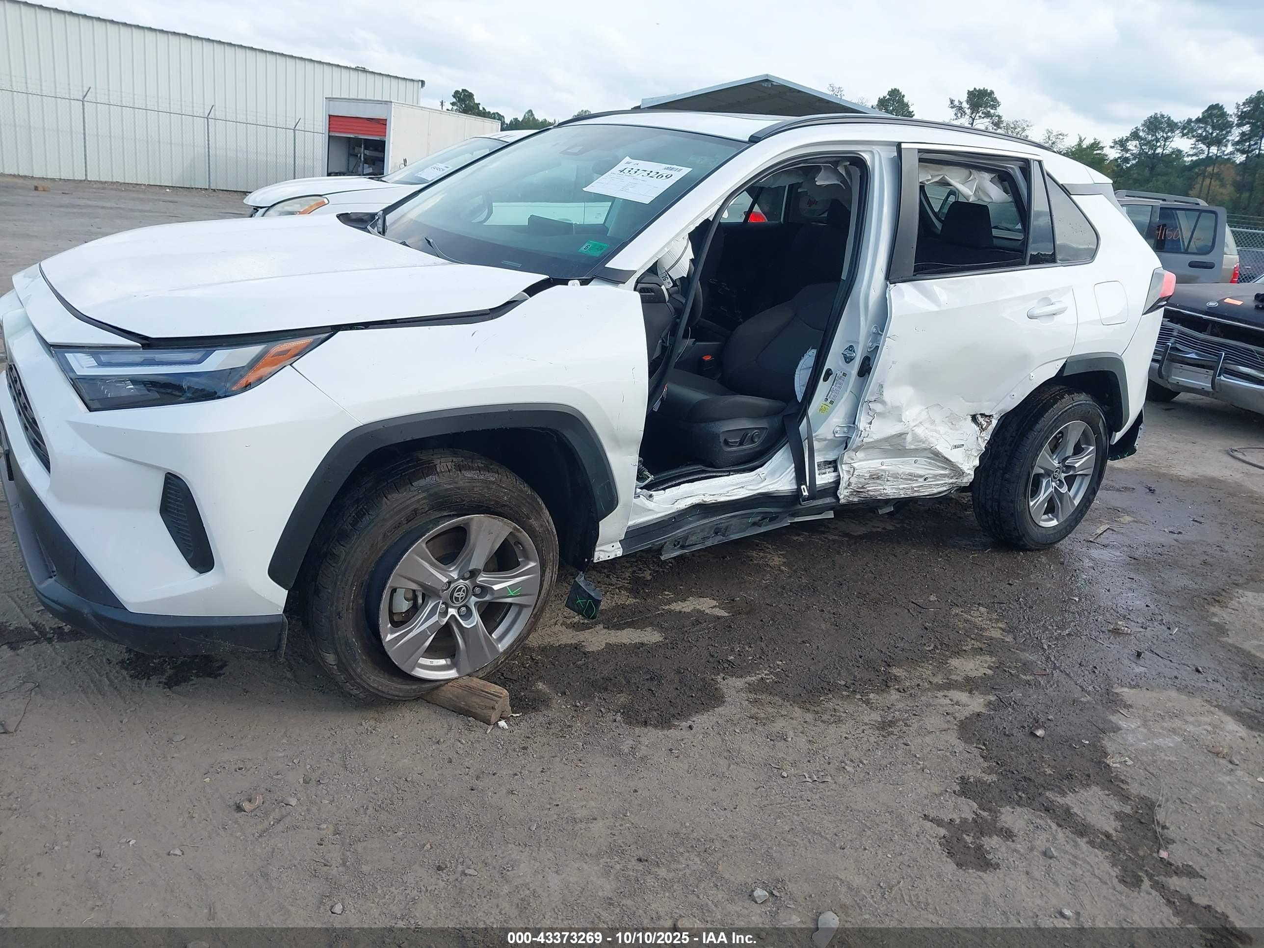 TOYOTA RAV4 image 6