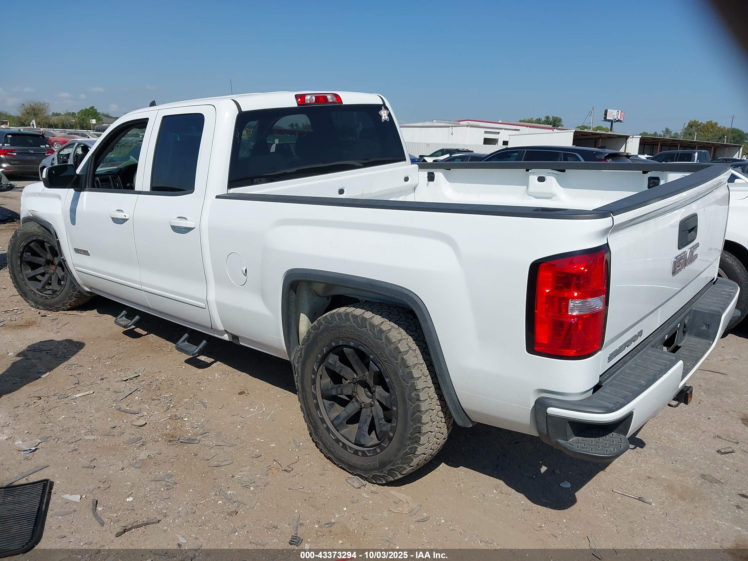 GMC SIERRA image 3