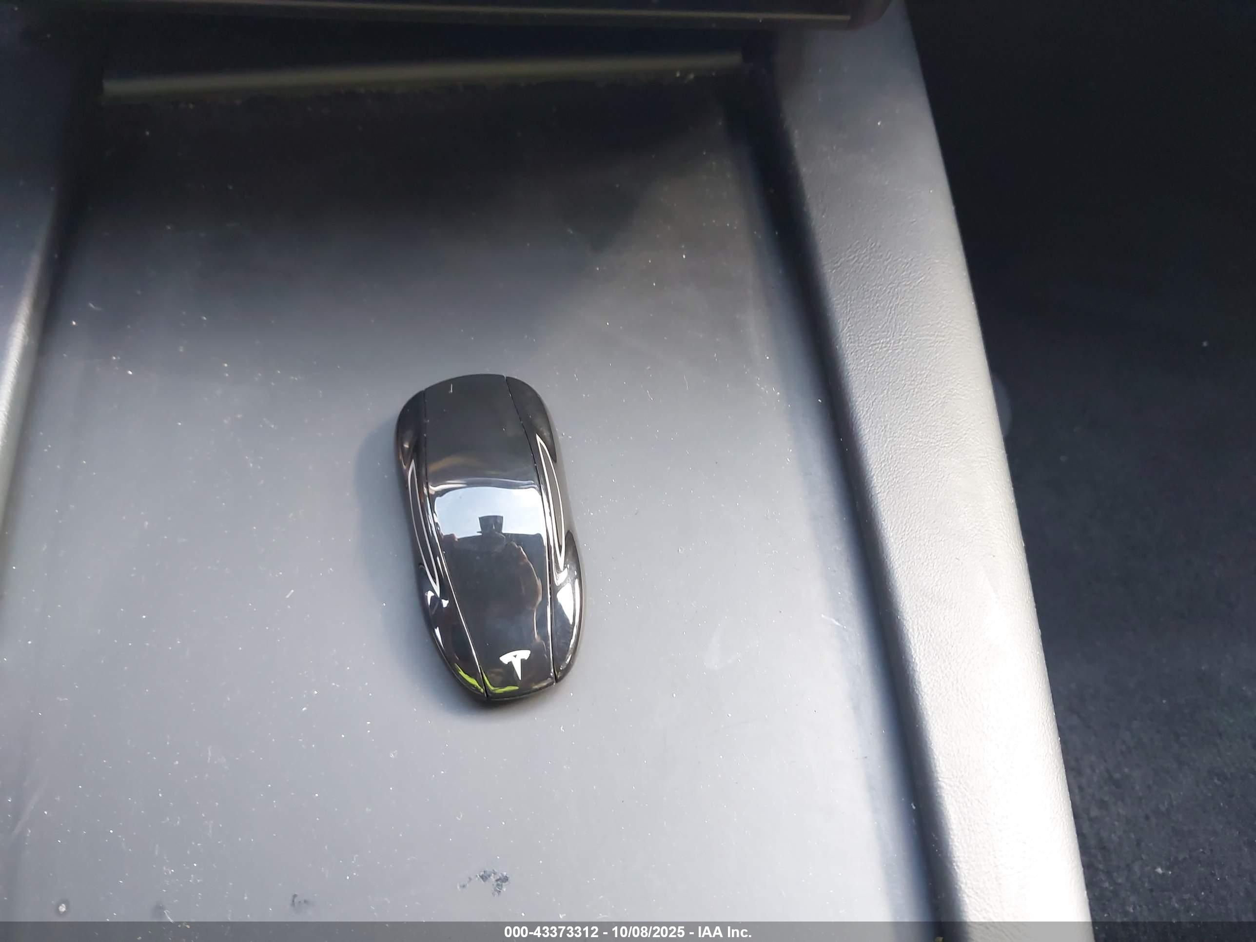 TESLA MODEL image 11