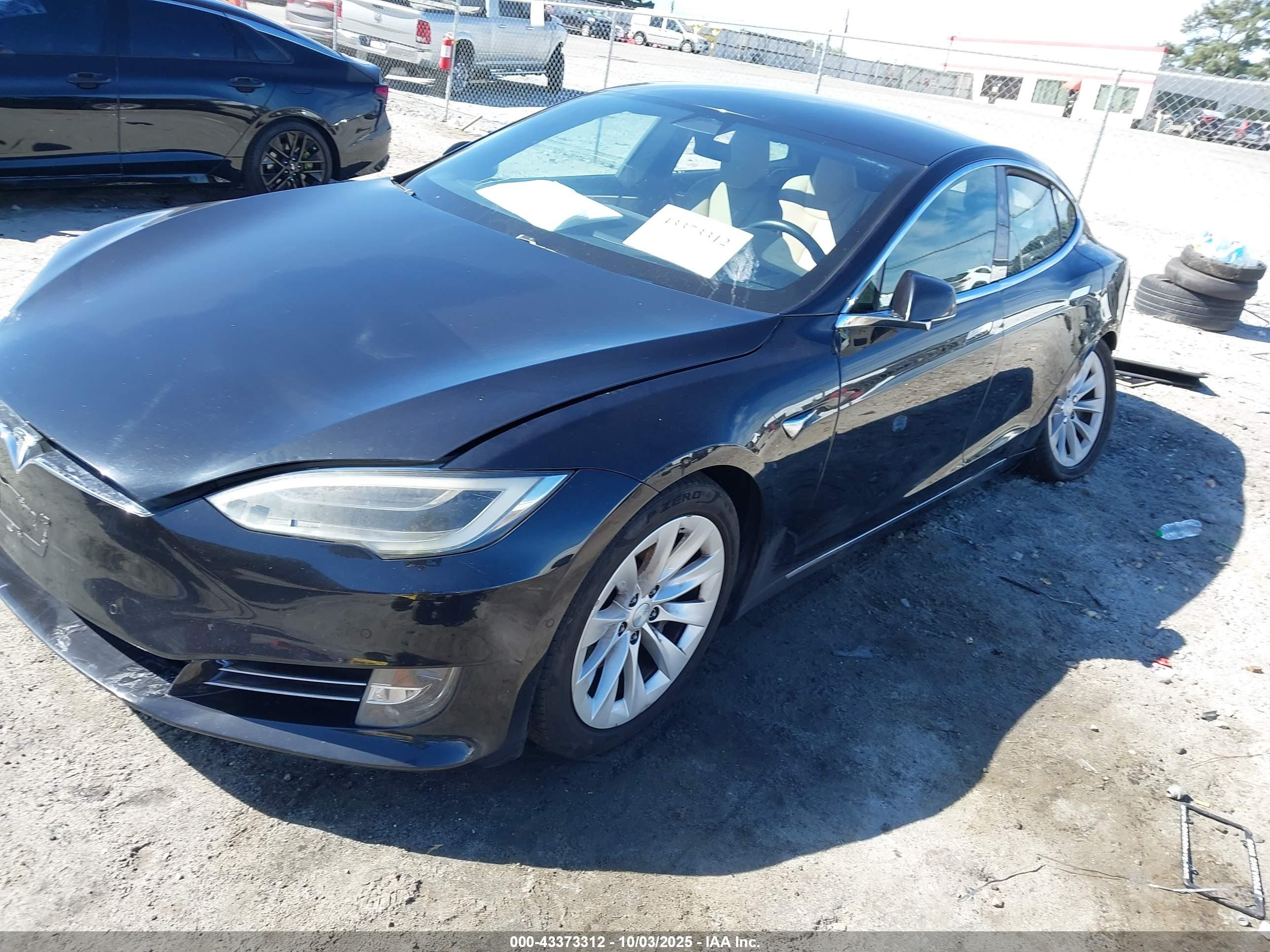 TESLA MODEL image 2