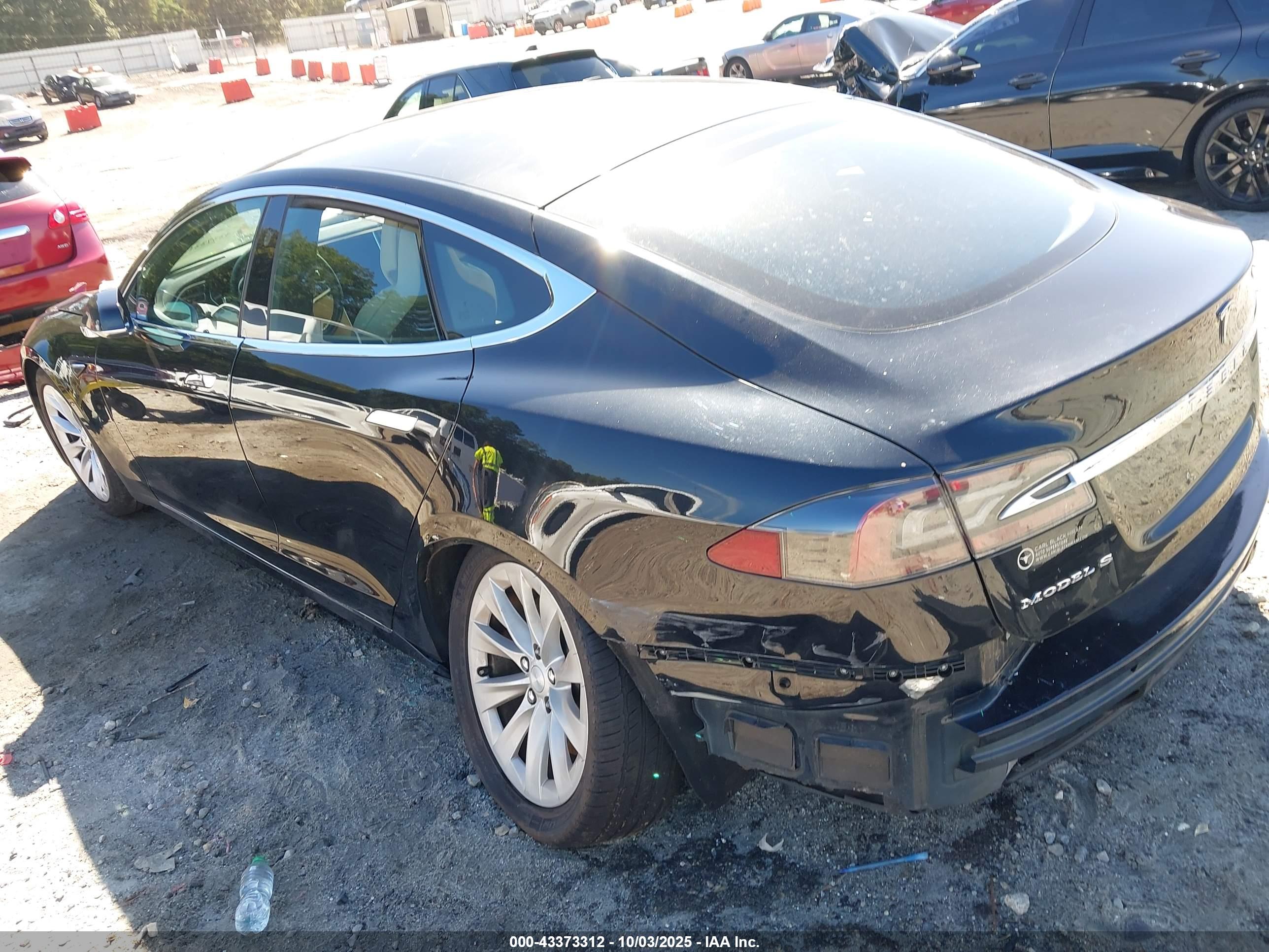 TESLA MODEL image 3