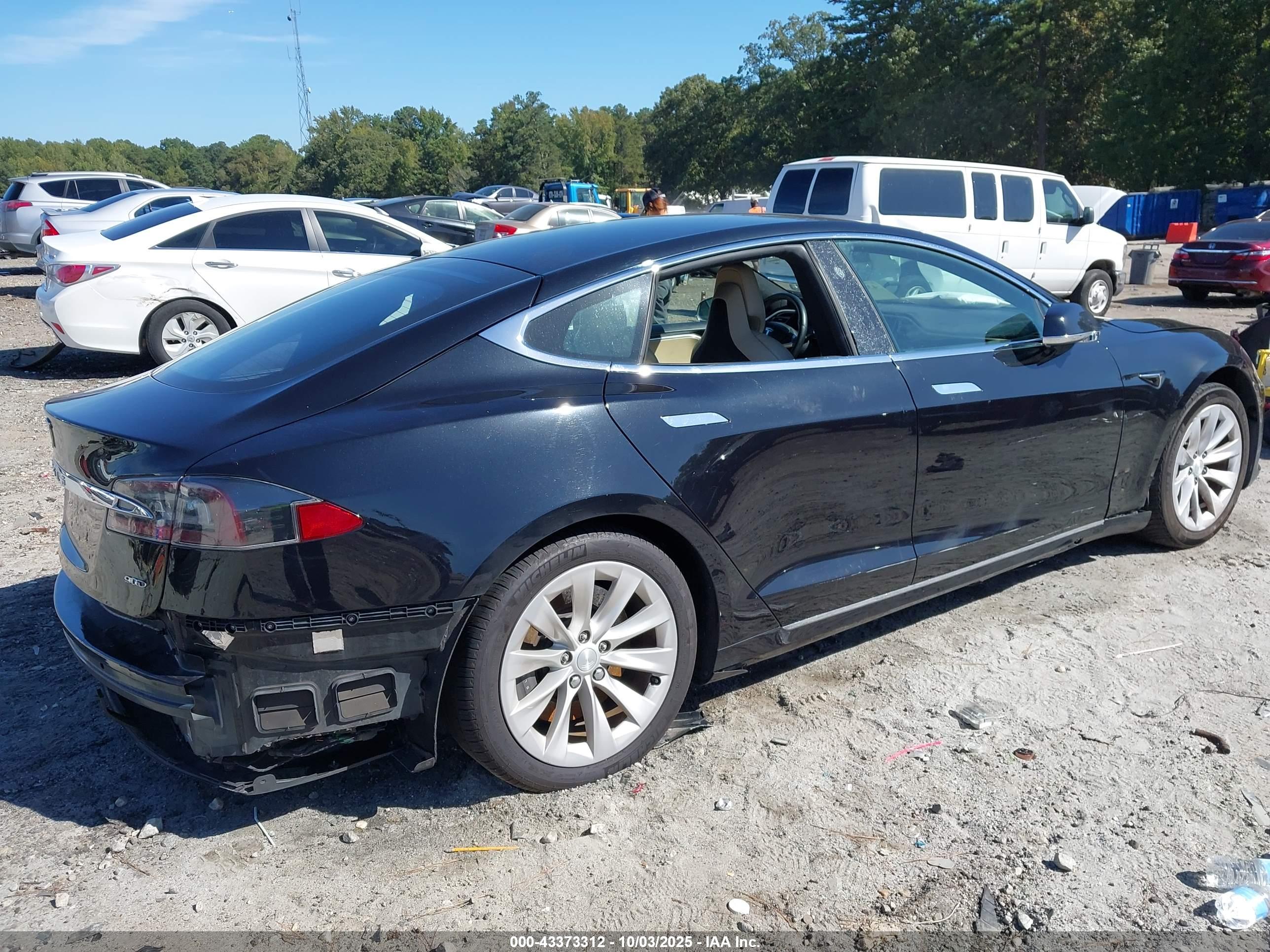 TESLA MODEL image 4